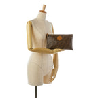 Fendi Zucca Clutch (SHG-PXmJ8h)