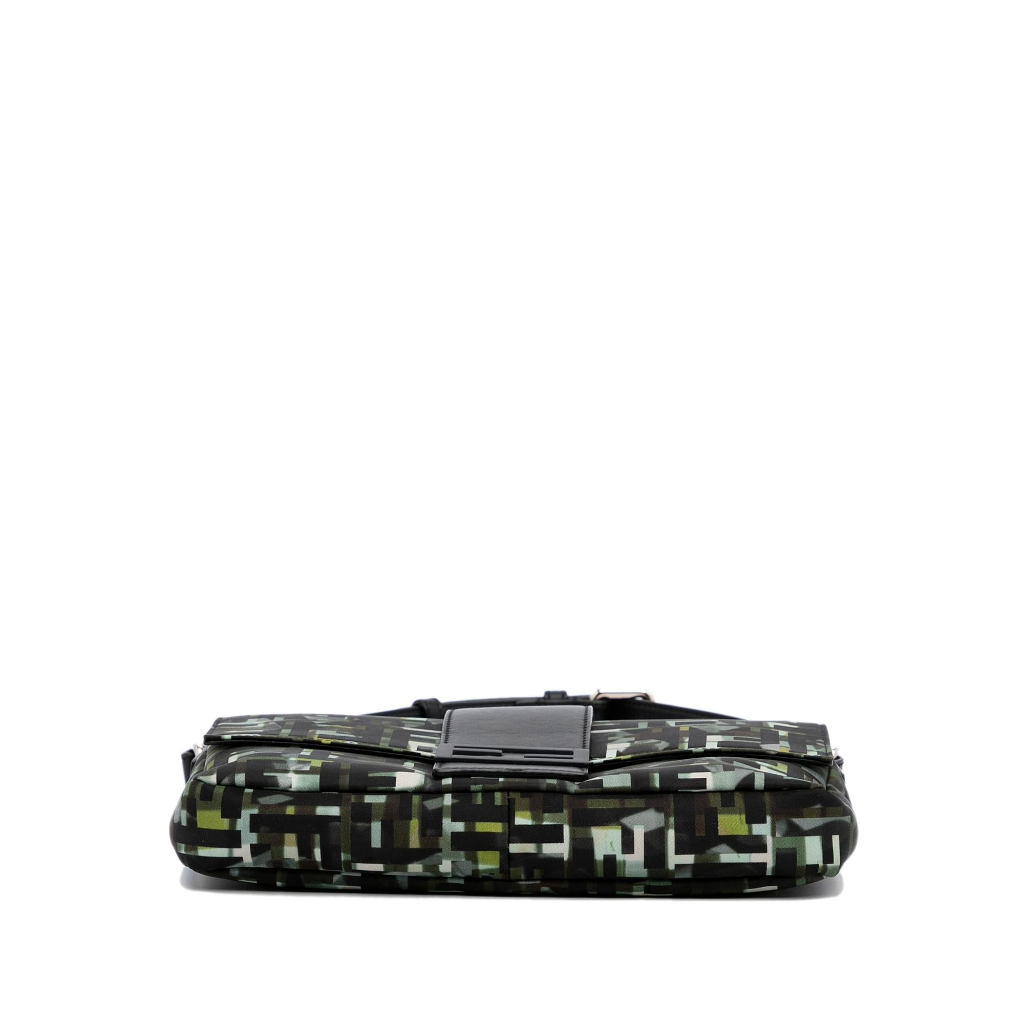 Fendi Zucca Convertible Baguette (SHG-hu0qBv)