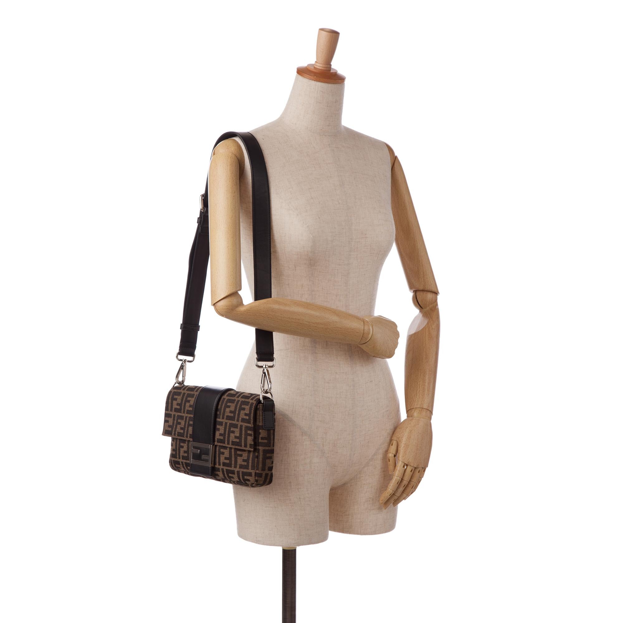 Fendi Zucca Convertible Baguette (SHG-WRDjBT)