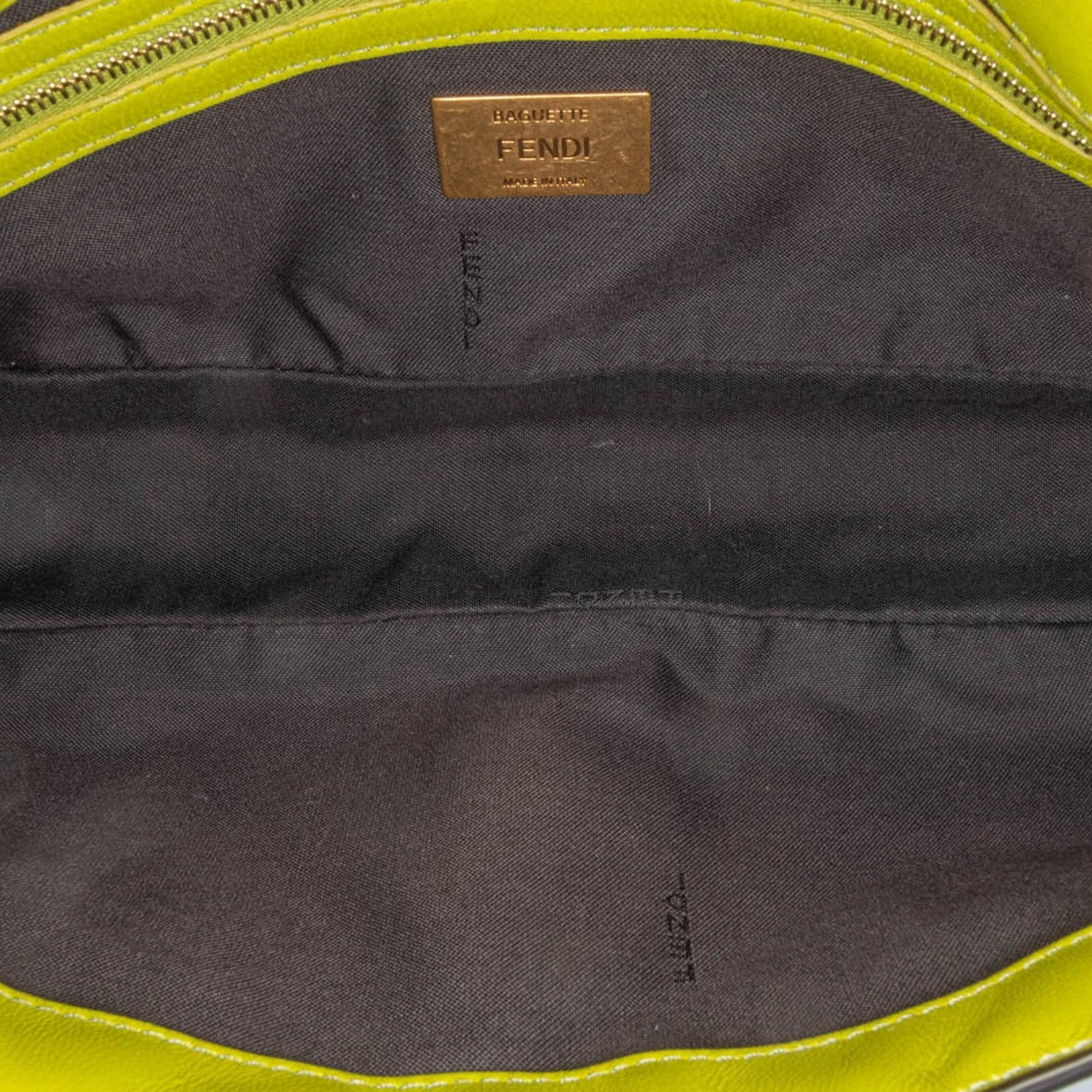 Fendi Zucca Embossed Baguette Satchel (SHG-jxmW95)
