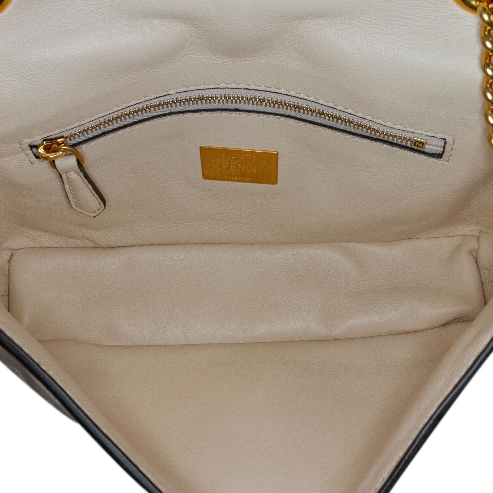Fendi Zucca Embossed Chain Midi Baguette (SHG-InpXQw)