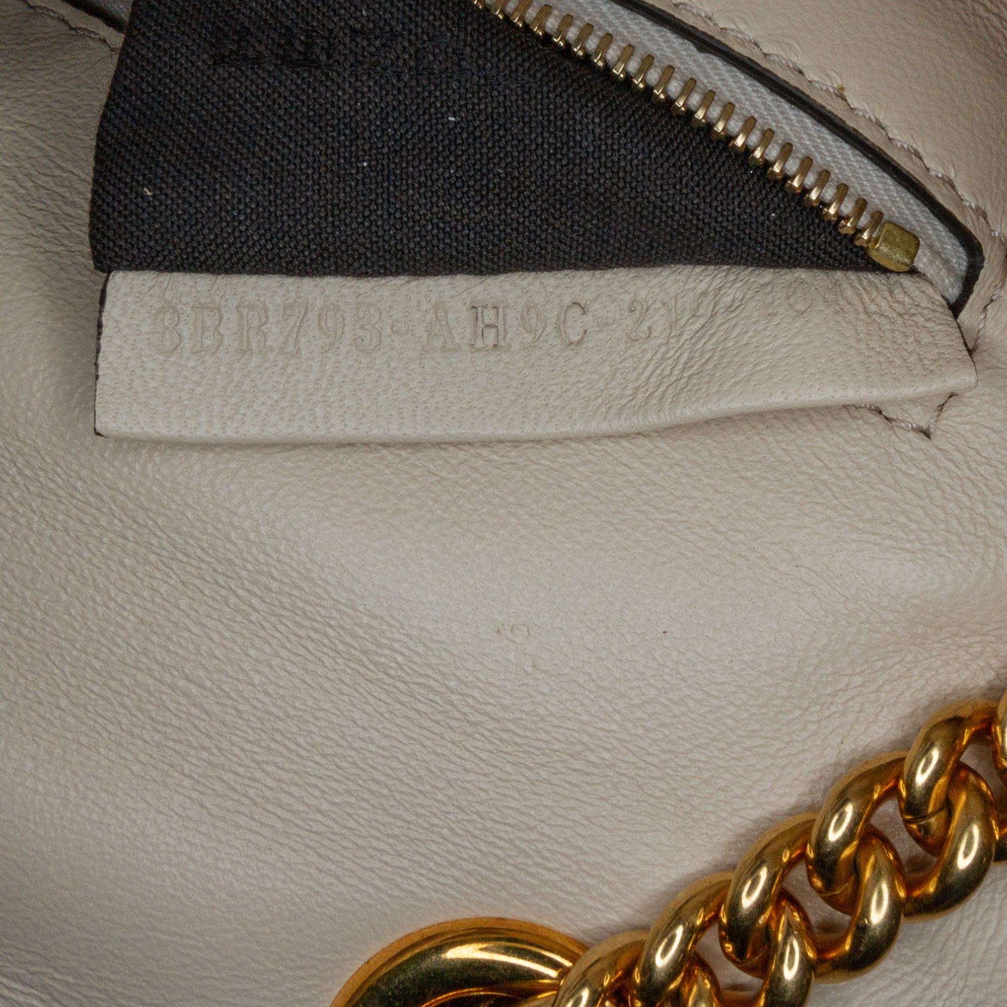 Fendi Zucca Embossed Chain Midi Baguette (SHG-InpXQw)
