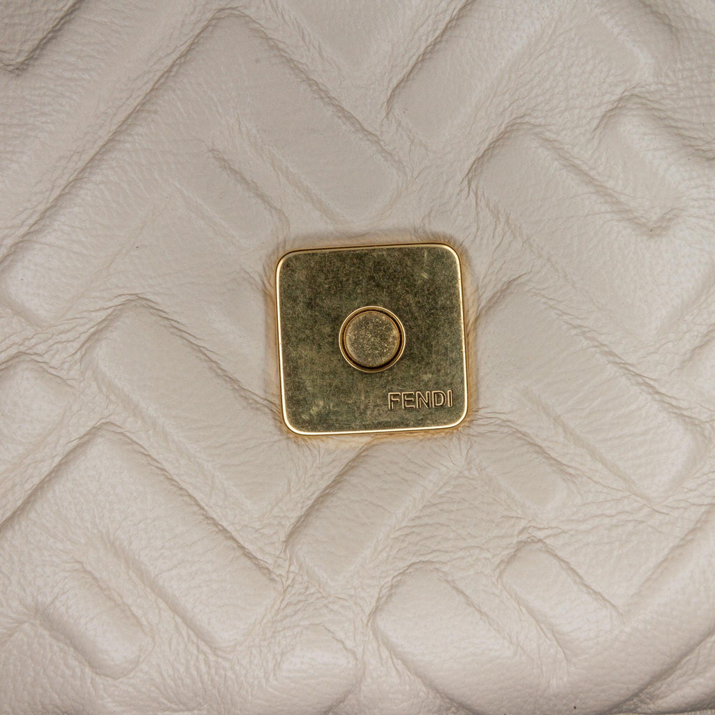 Fendi Zucca Embossed Chain Midi Baguette (SHG-InpXQw)
