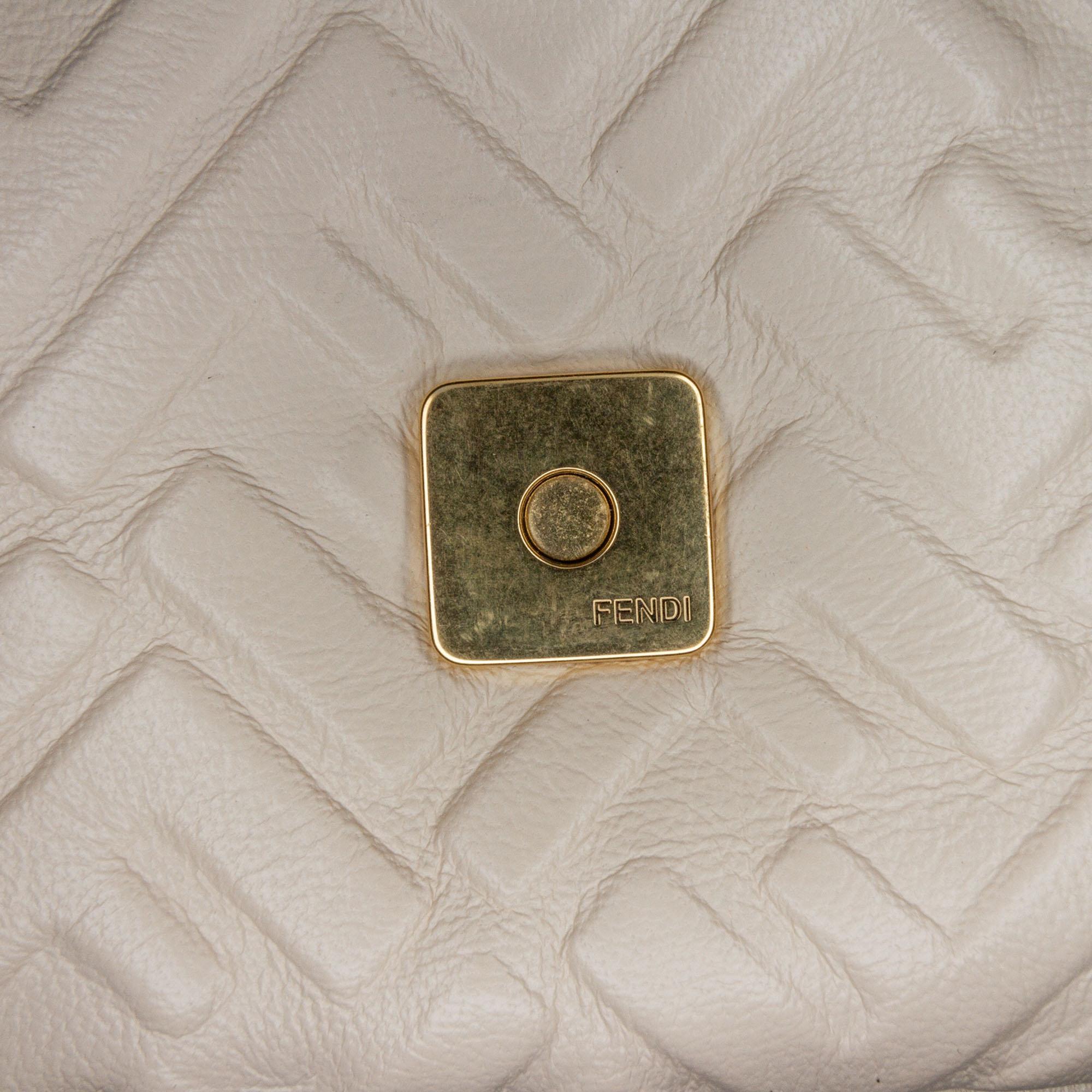 Fendi Zucca Embossed Chain Midi Baguette (SHG-InpXQw)