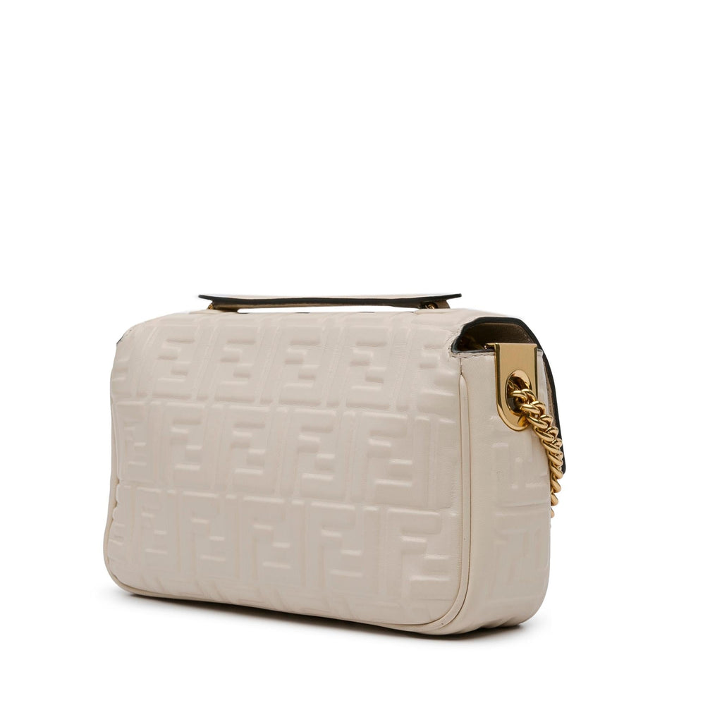 Fendi Zucca Embossed Chain Midi Baguette (SHG-InpXQw)