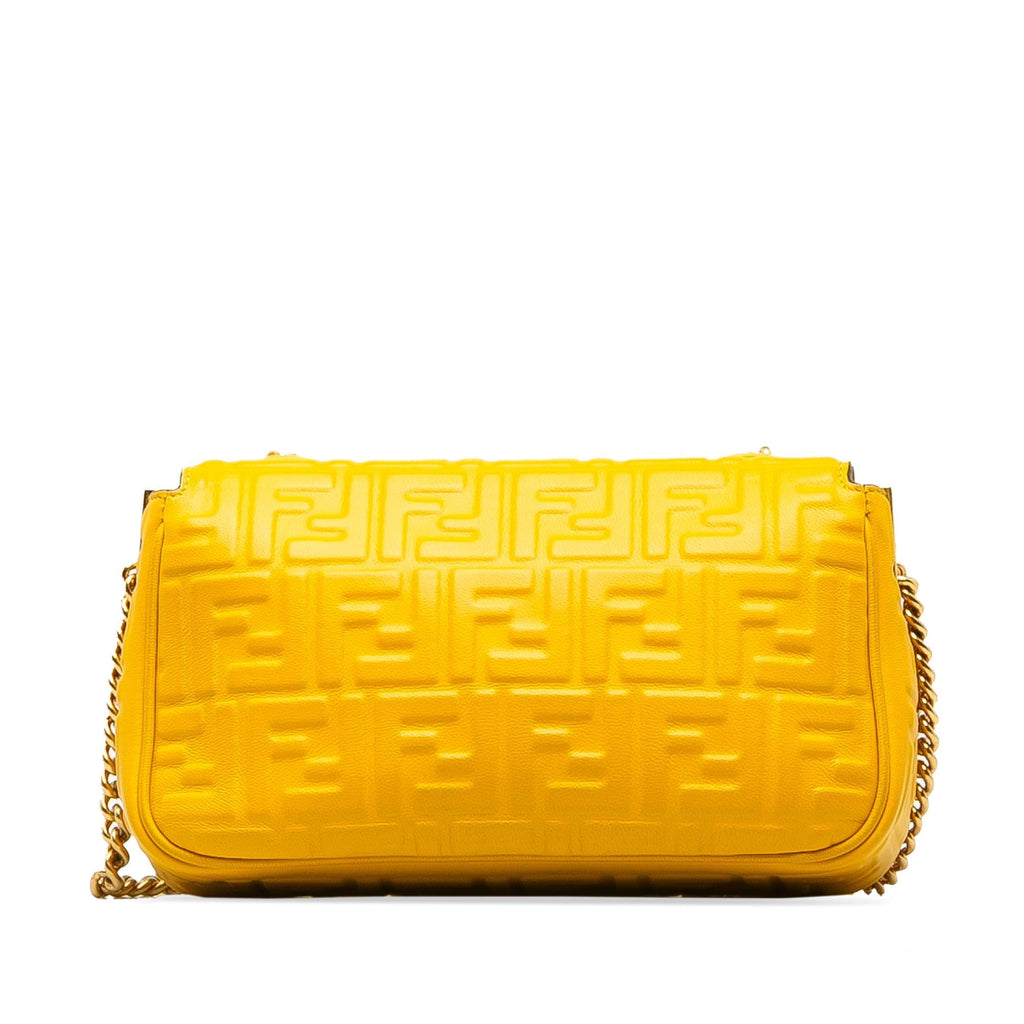 Fendi Zucca Embossed Chain Midi Baguette (SHG-eLWxI9)