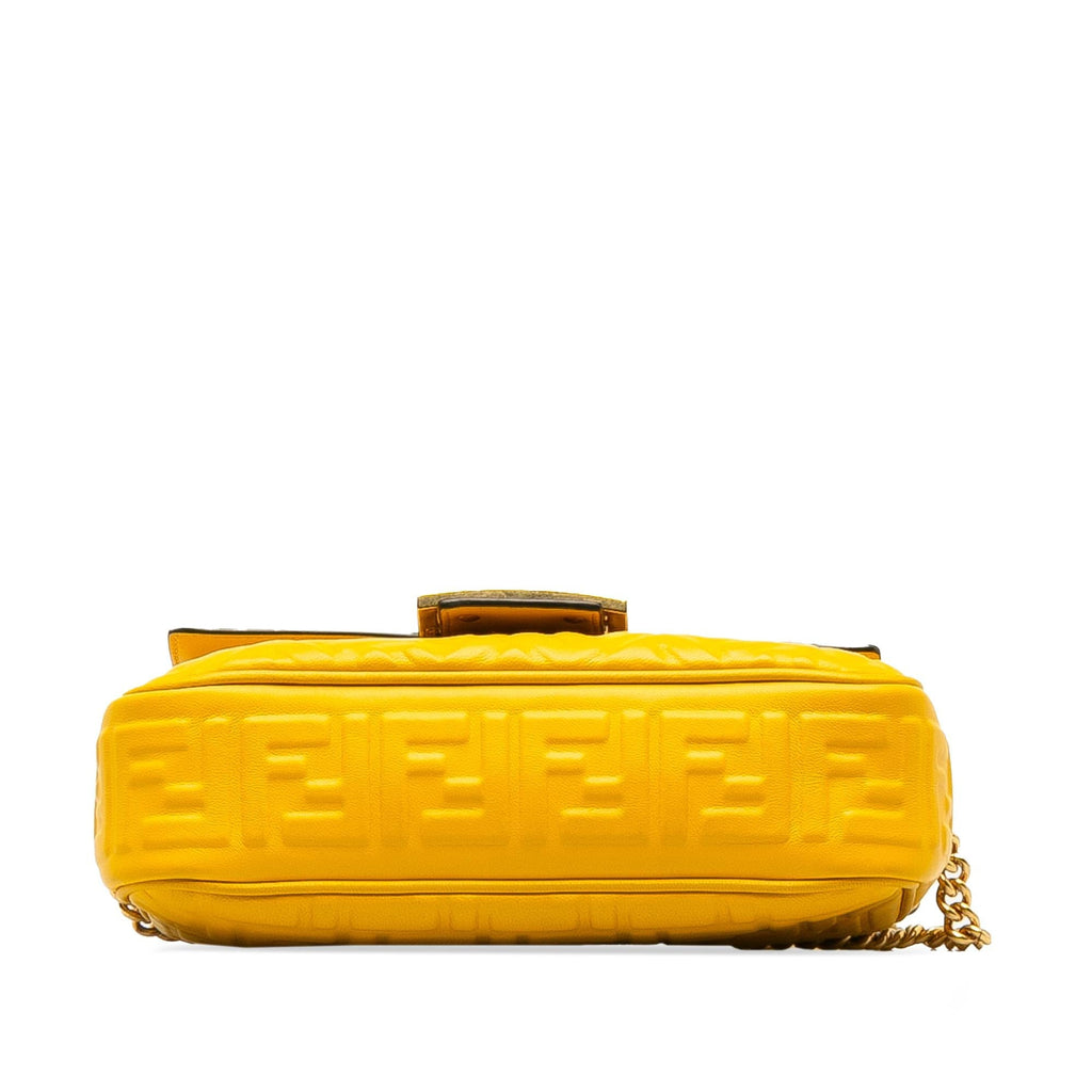 Fendi Zucca Embossed Chain Midi Baguette (SHG-eLWxI9)