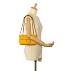 Fendi Zucca Embossed Chain Midi Baguette (SHG-eLWxI9)