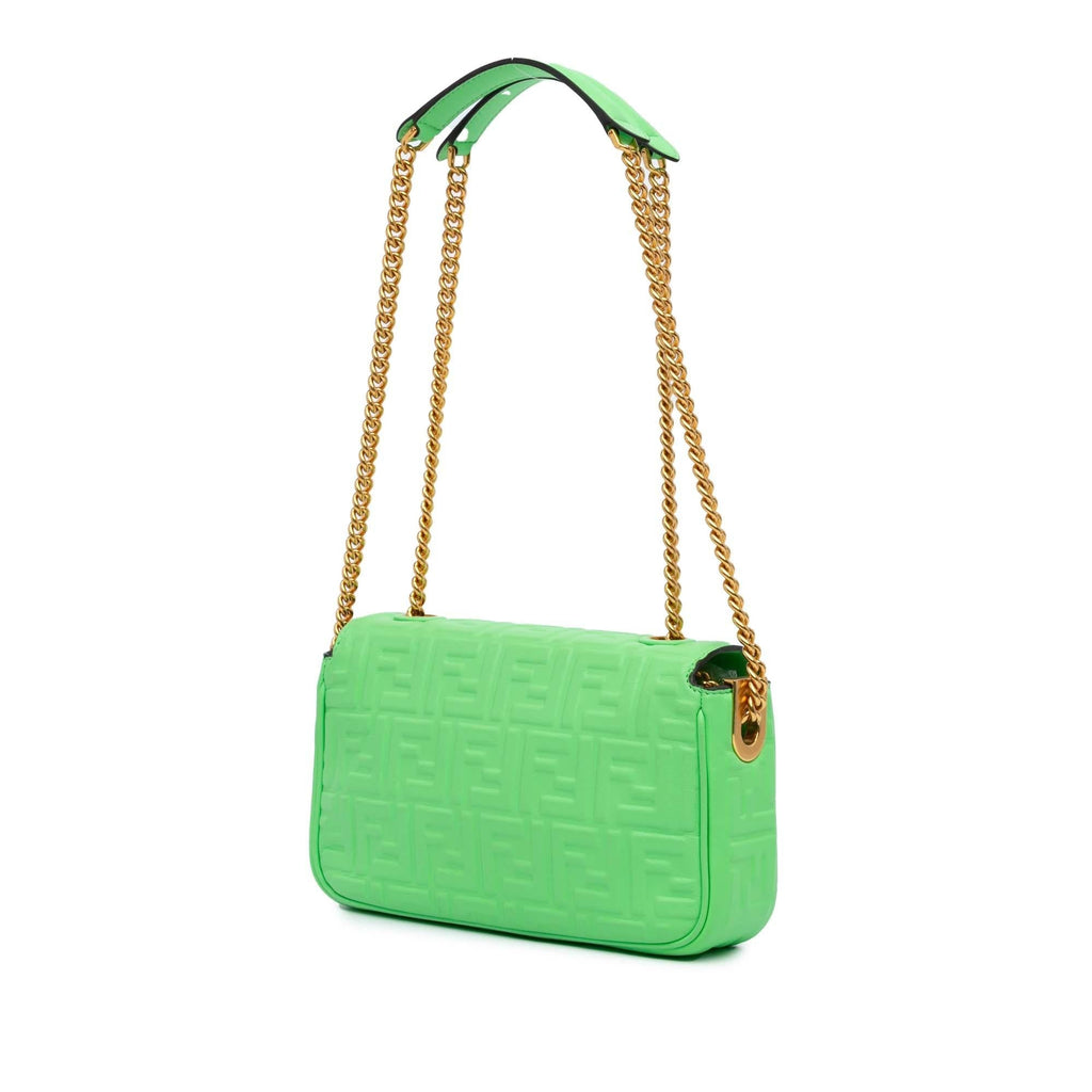 Fendi Zucca Embossed Chain Midi Baguette (SHG-KB1MMj)
