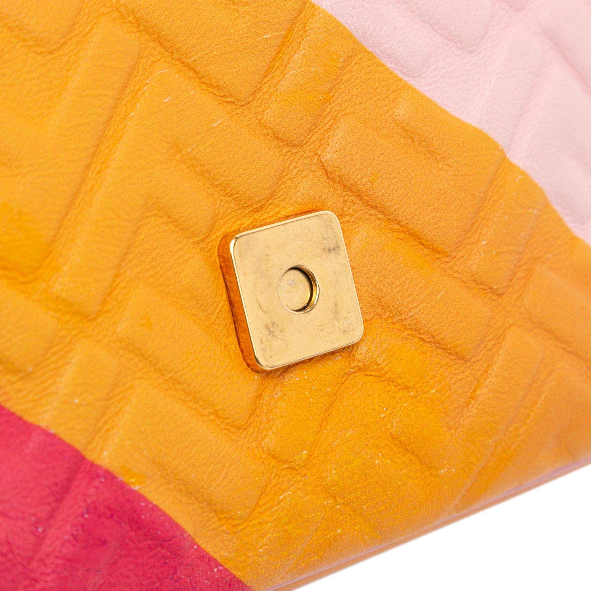 Fendi Zucca Embossed Chain Midi Baguette (SHG-TwWttm)