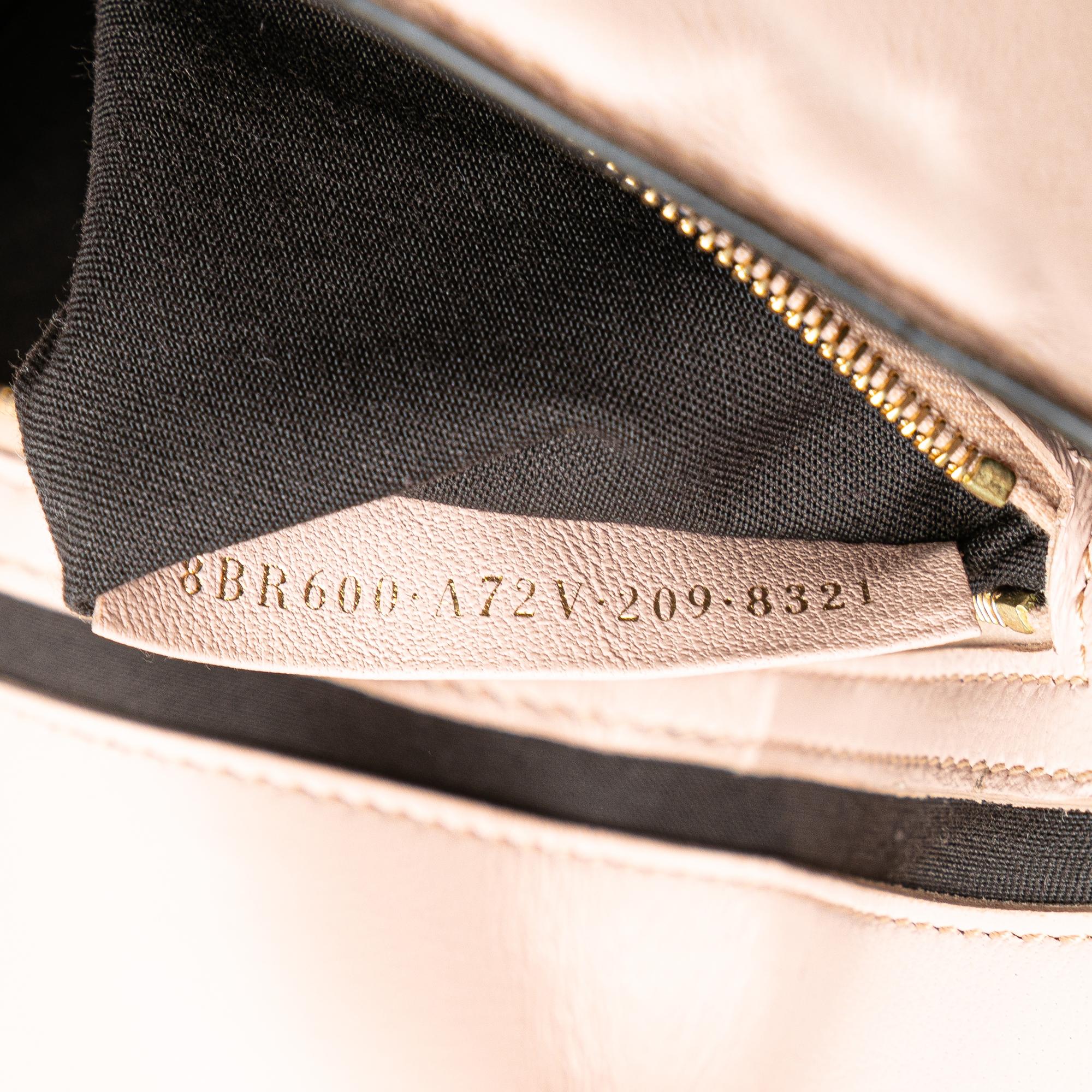 Fendi Zucca Embossed Leather Baguette Satchel (SHG-4WH2gQ)