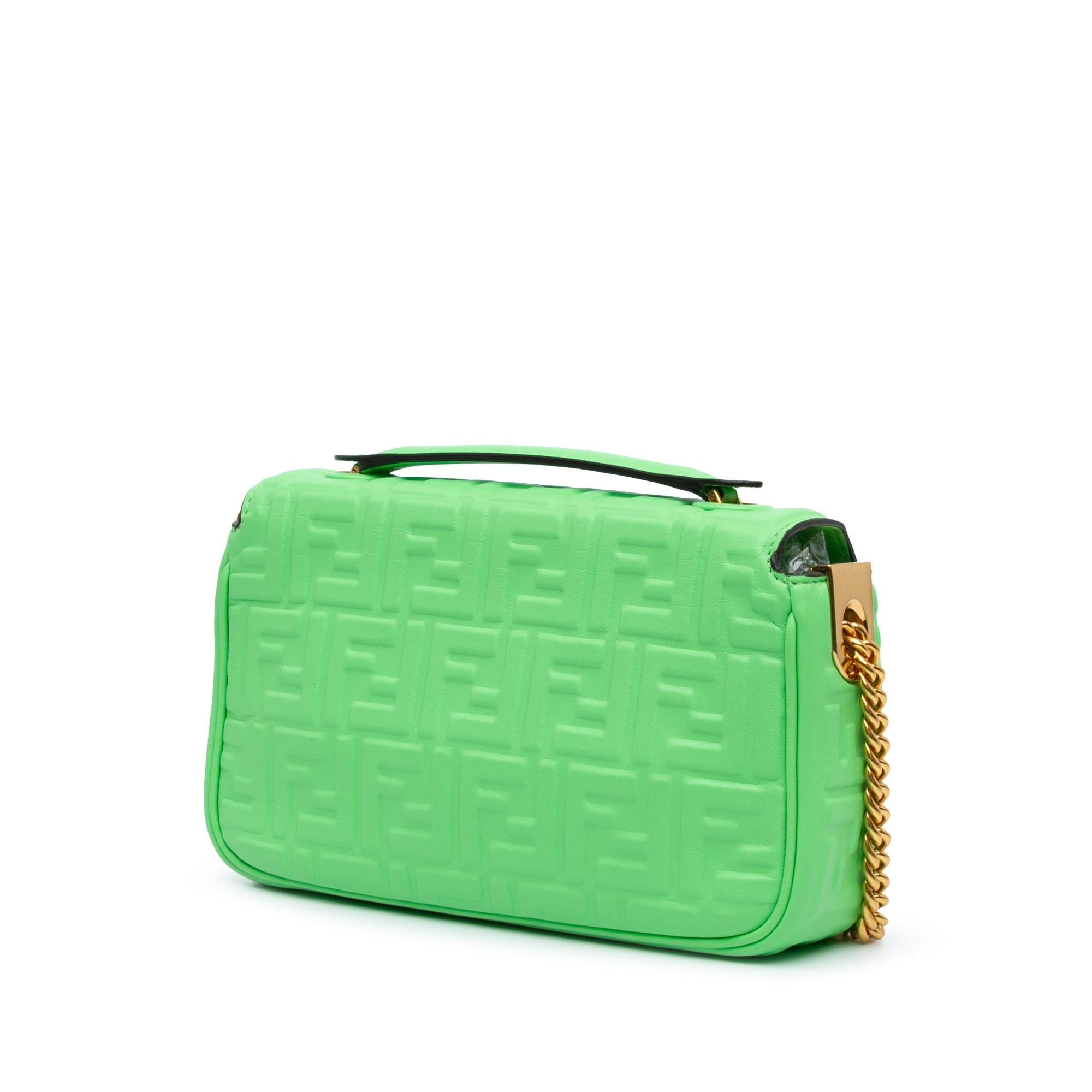 Fendi Zucca Embossed Leather Chain Midi Baguette (SHG-zuLes4)