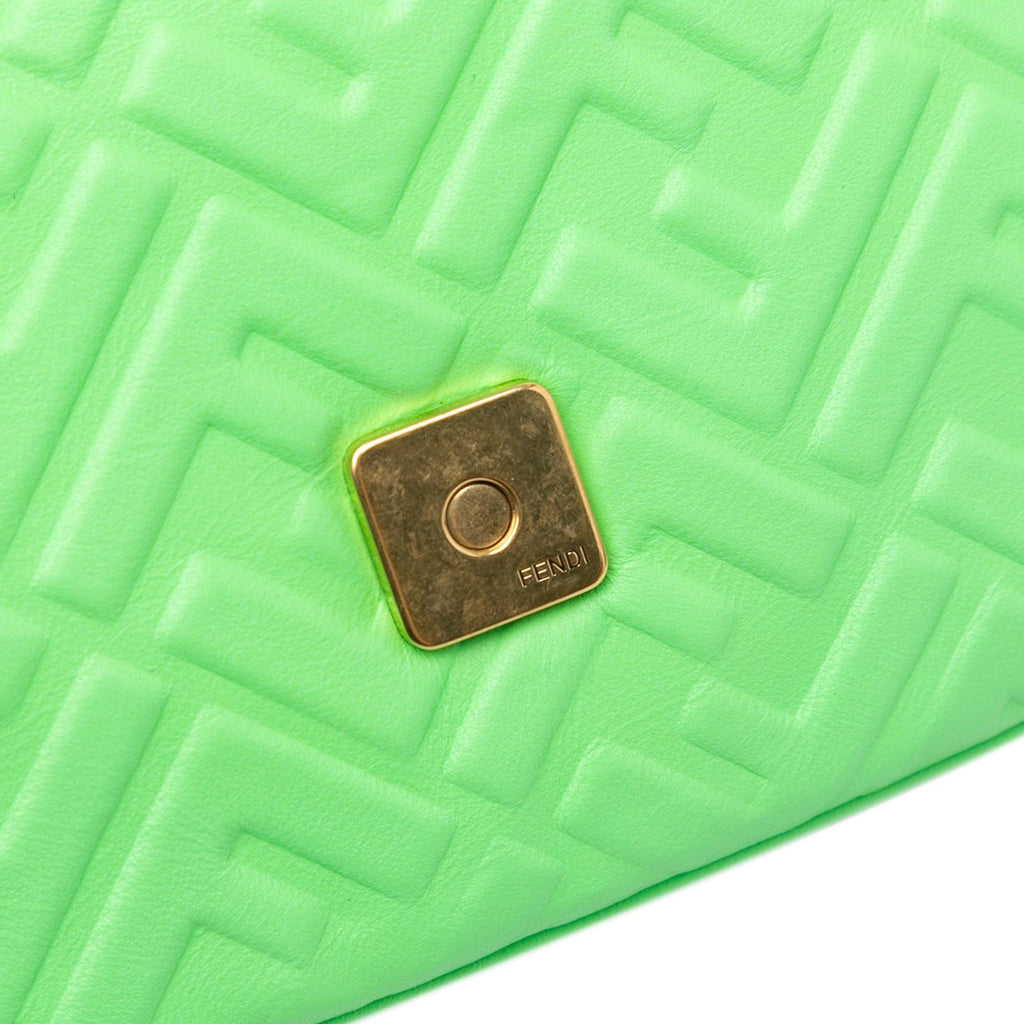 Fendi Zucca Embossed Leather Chain Midi Baguette (SHG-dpPjua)