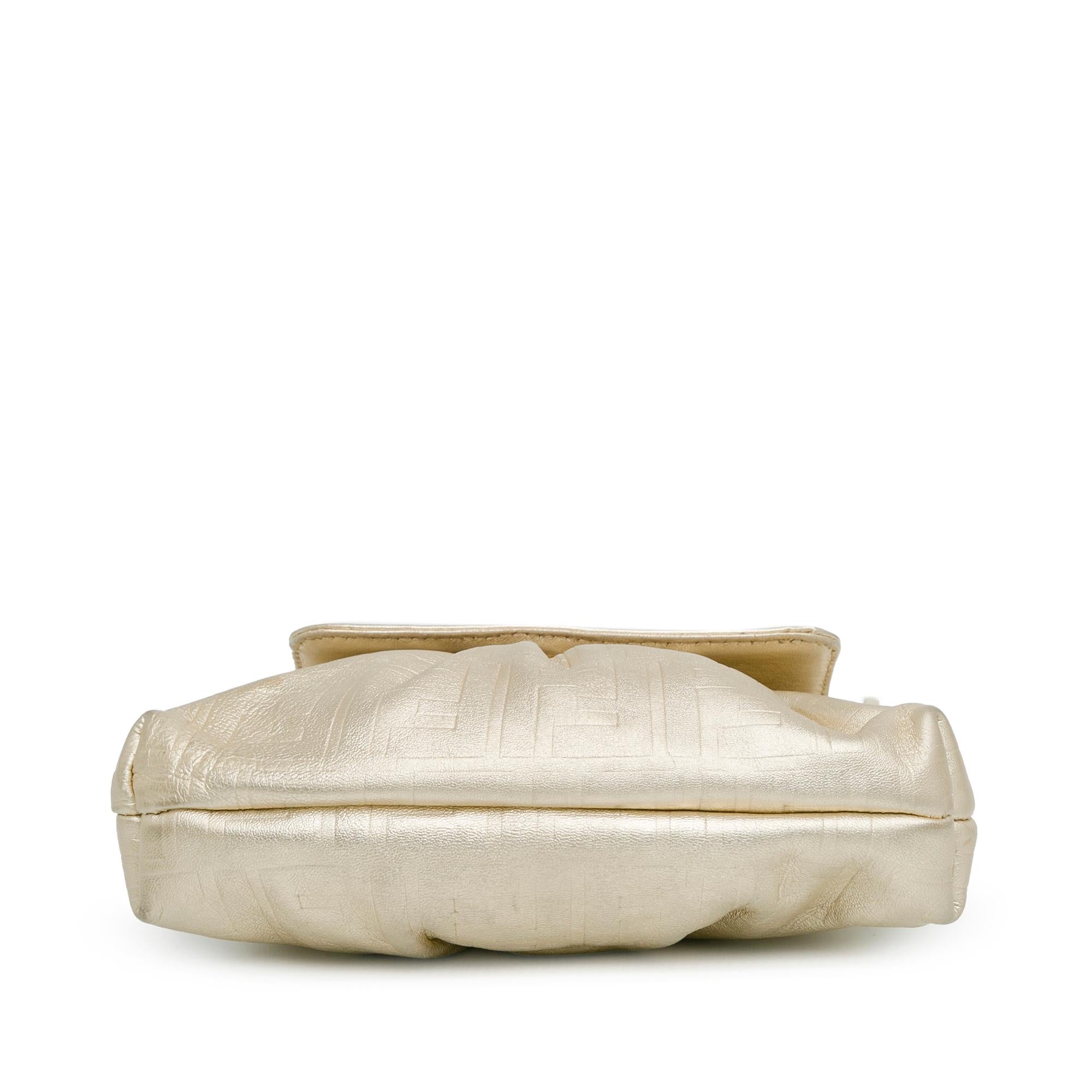 Fendi Zucca Embossed Leather Chef Flap (SHG-mTgdEi)