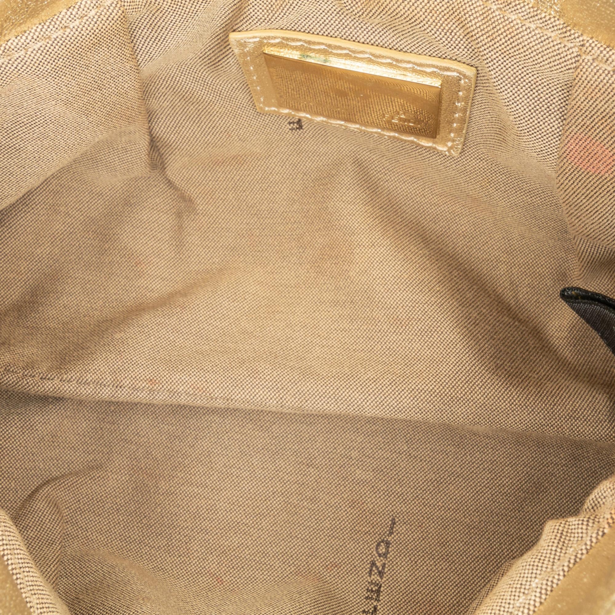 Fendi Zucca Embossed Leather Chef Flap (SHG-mTgdEi)