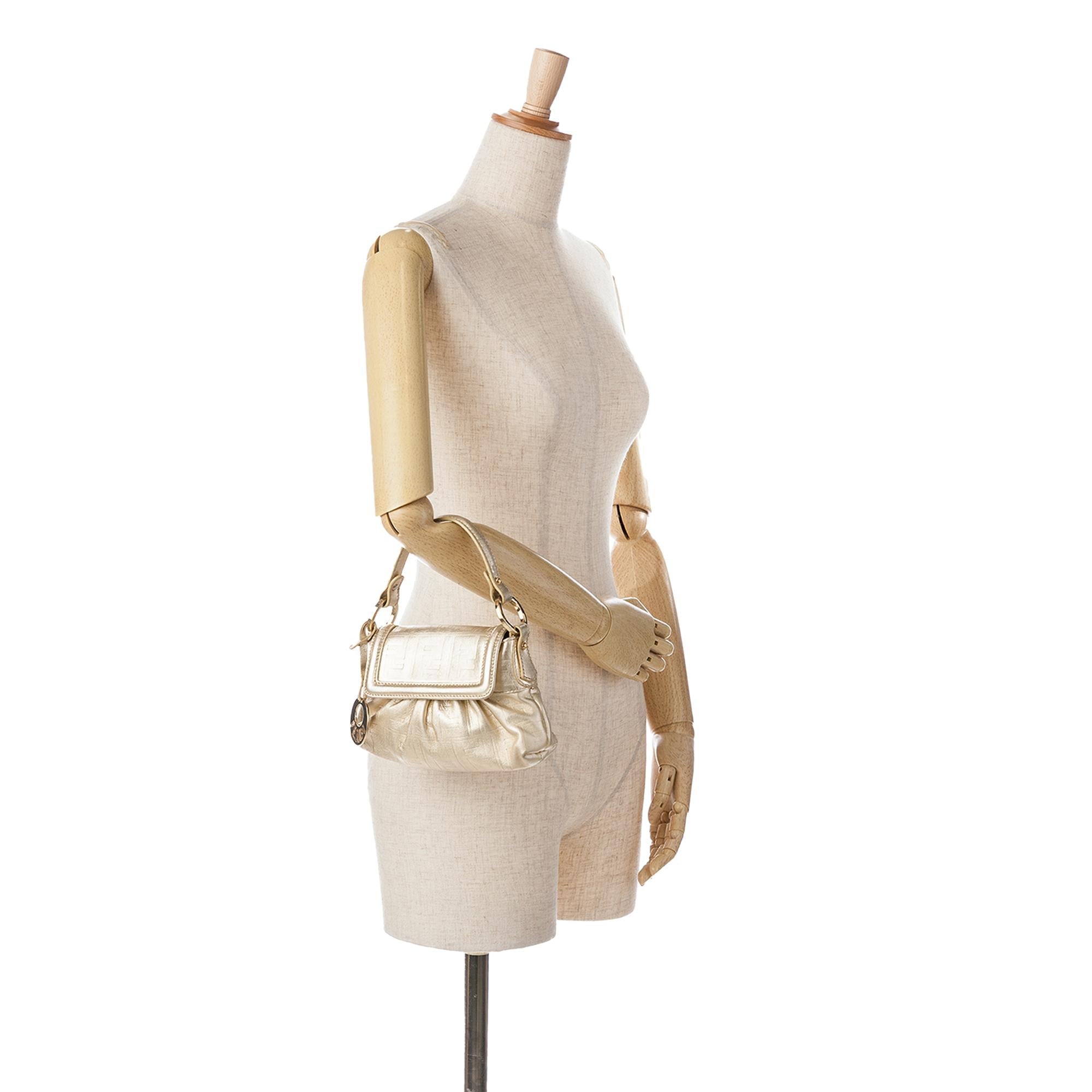 Fendi Zucca Embossed Leather Chef Flap (SHG-mTgdEi)