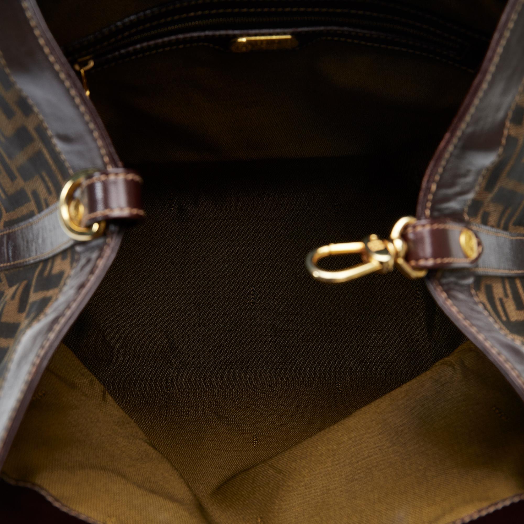 Fendi Zucca Handbag (SHG-BZpHWa)
