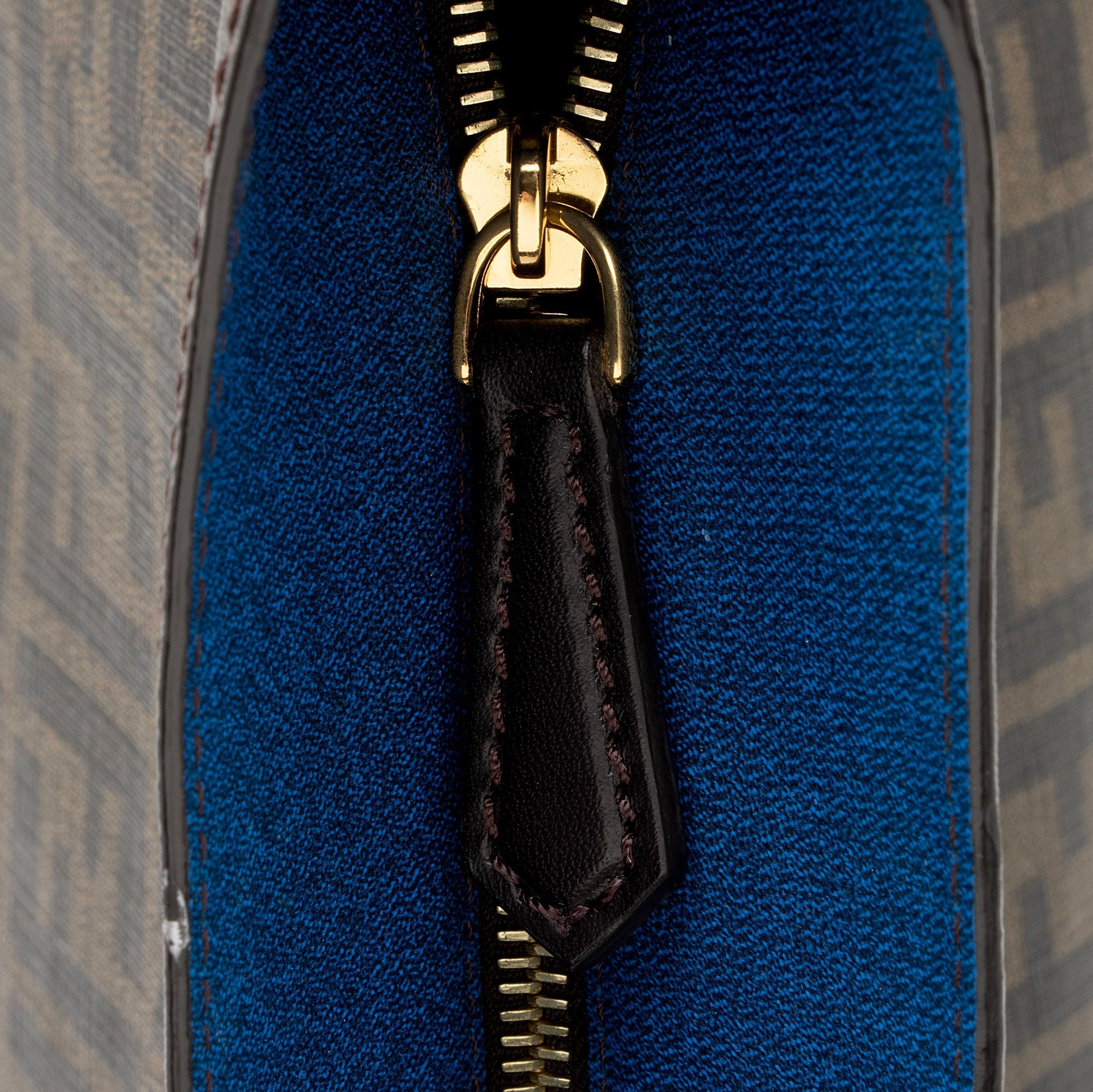 Fendi Zucca Medium Roll Tote (SHF-cWt25e)