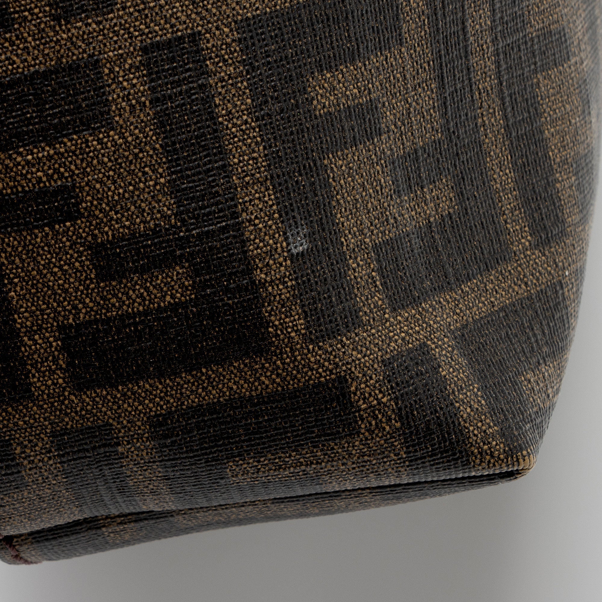 Fendi Zucca Medium Roll Tote (SHF-cWt25e)