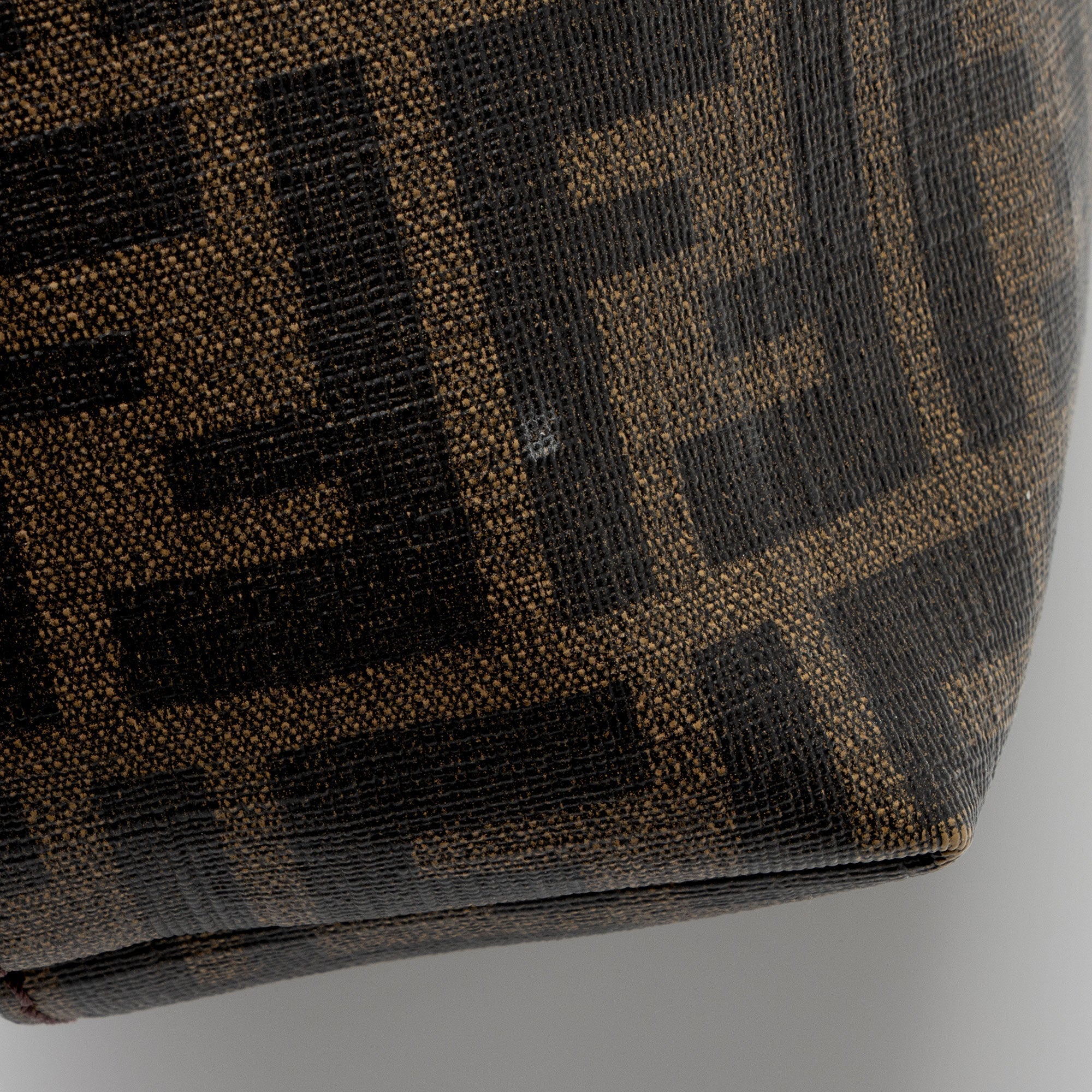 Fendi Zucca Medium Roll Tote (SHF-cWt25e)