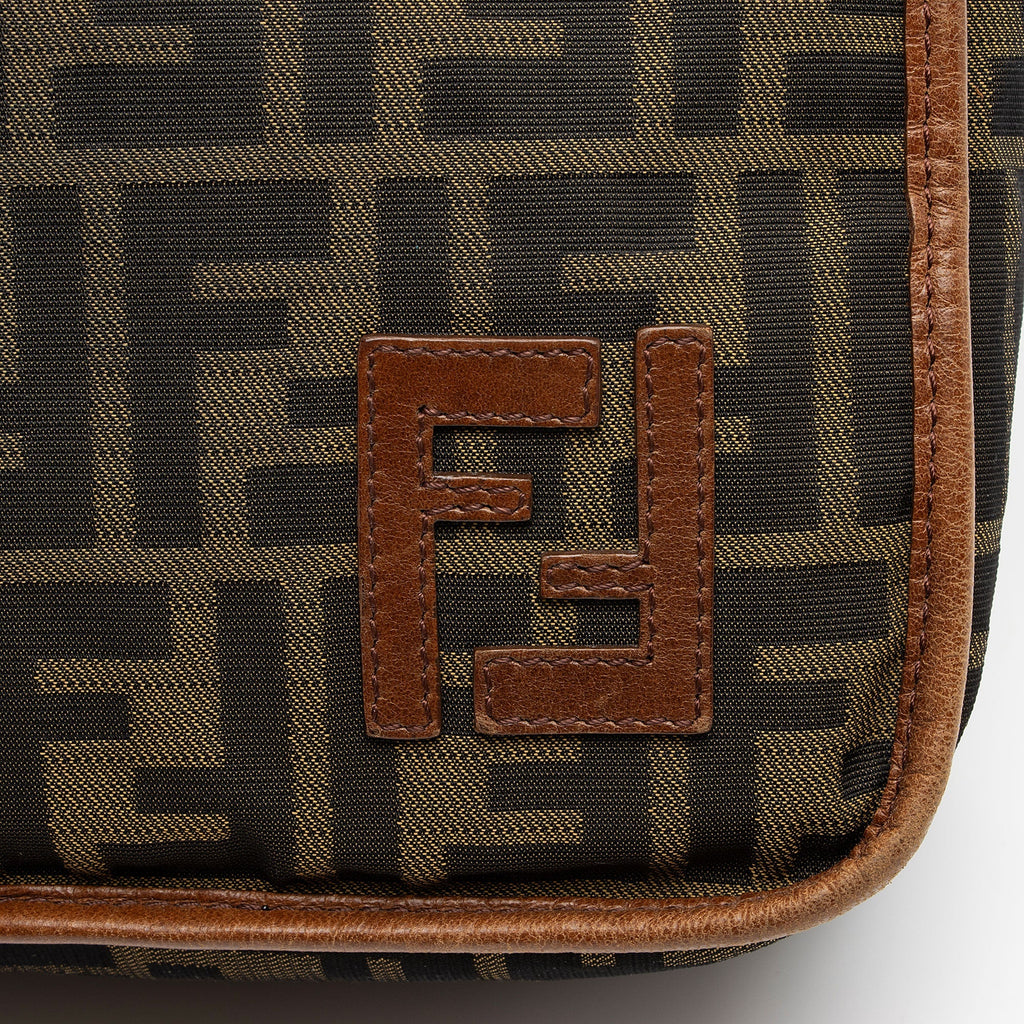 Fendi Zucca Canvas Zip Messenger (SHF-atYduB)