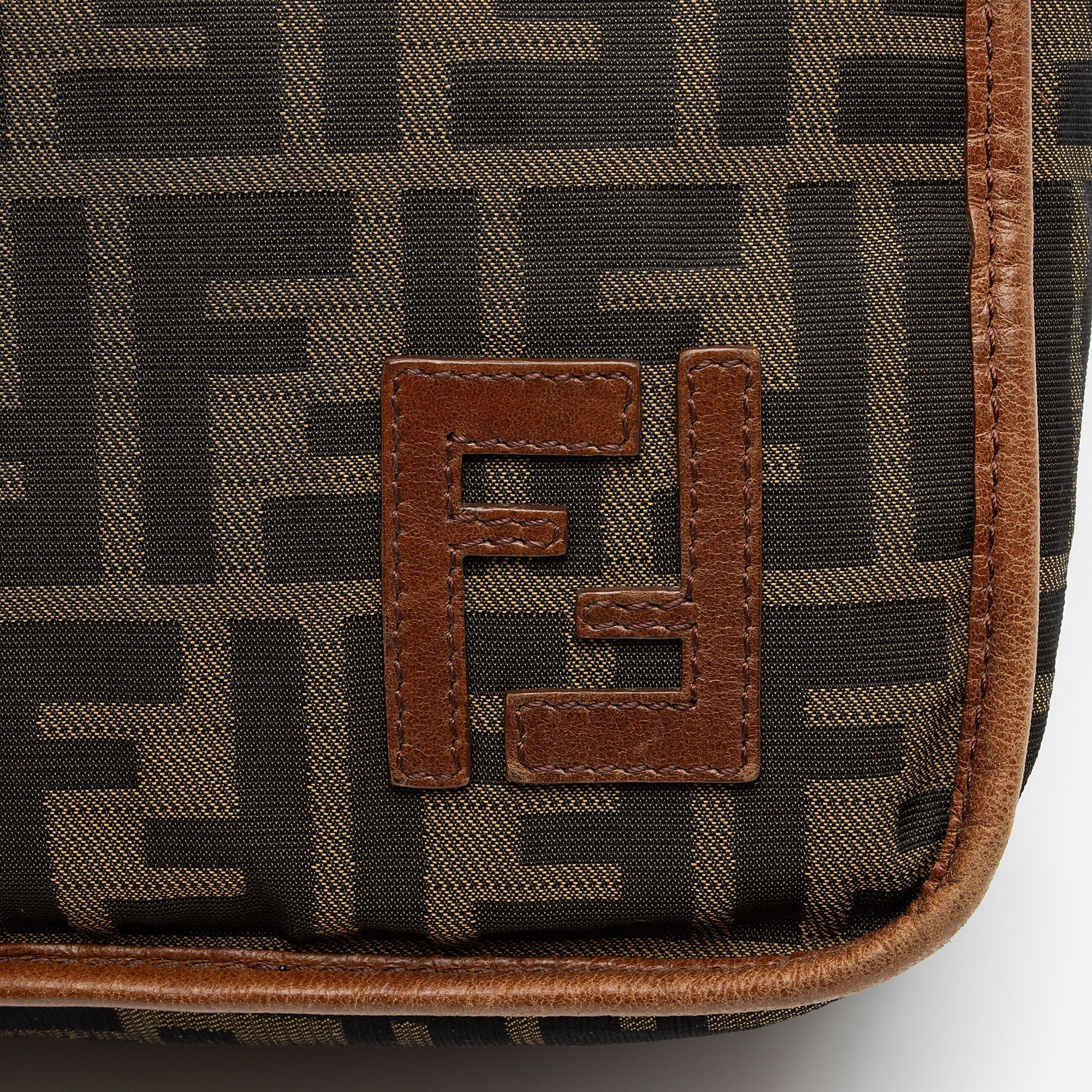 Fendi Zucca Canvas Zip Messenger (SHF-atYduB)