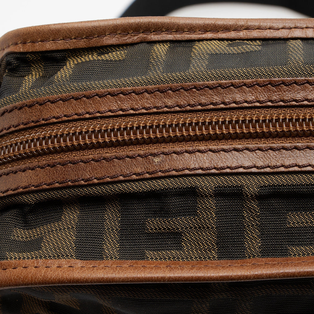 Fendi Zucca Canvas Zip Messenger (SHF-atYduB)