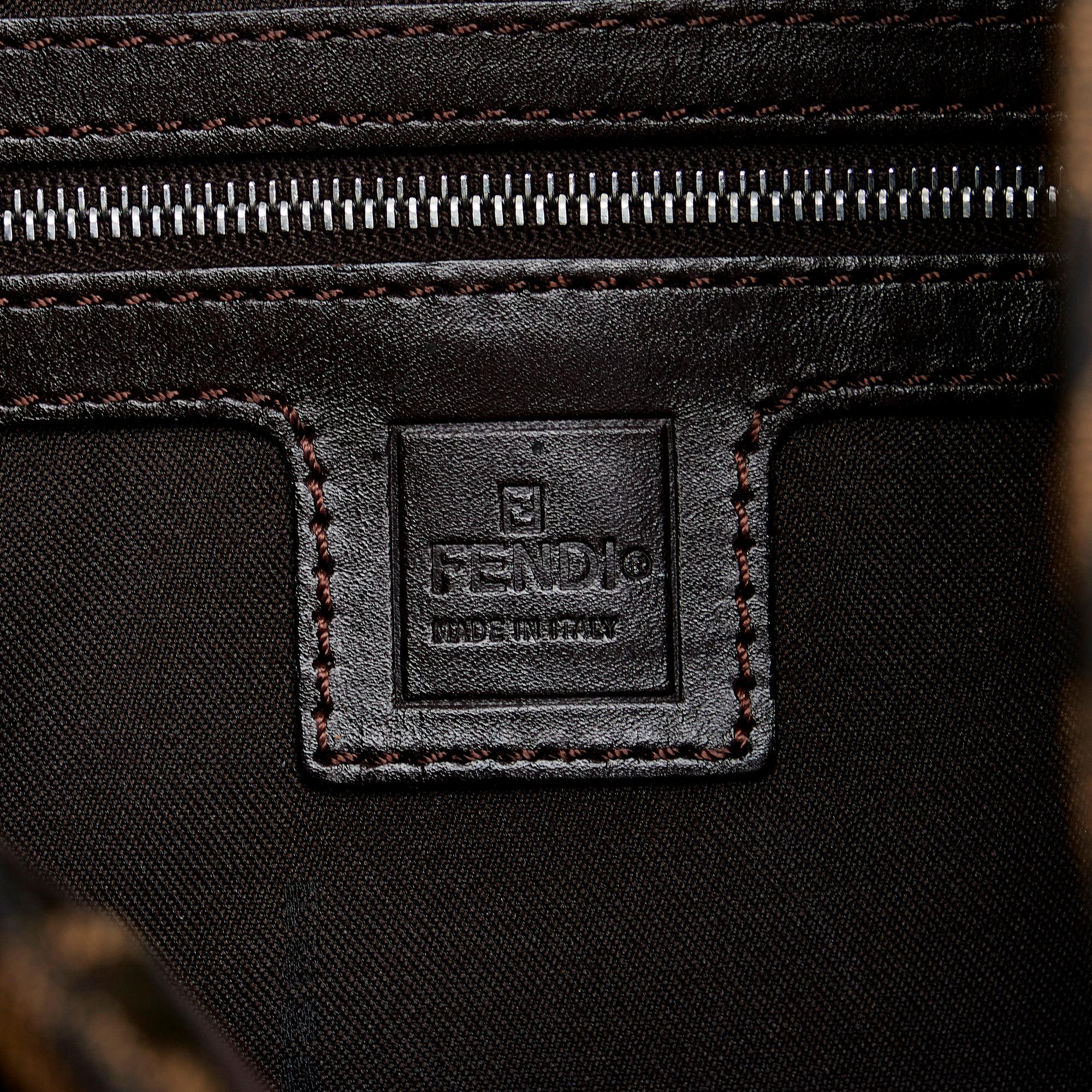 Fendi Zucca Shoulder Bag (SHG-HaCUjz)
