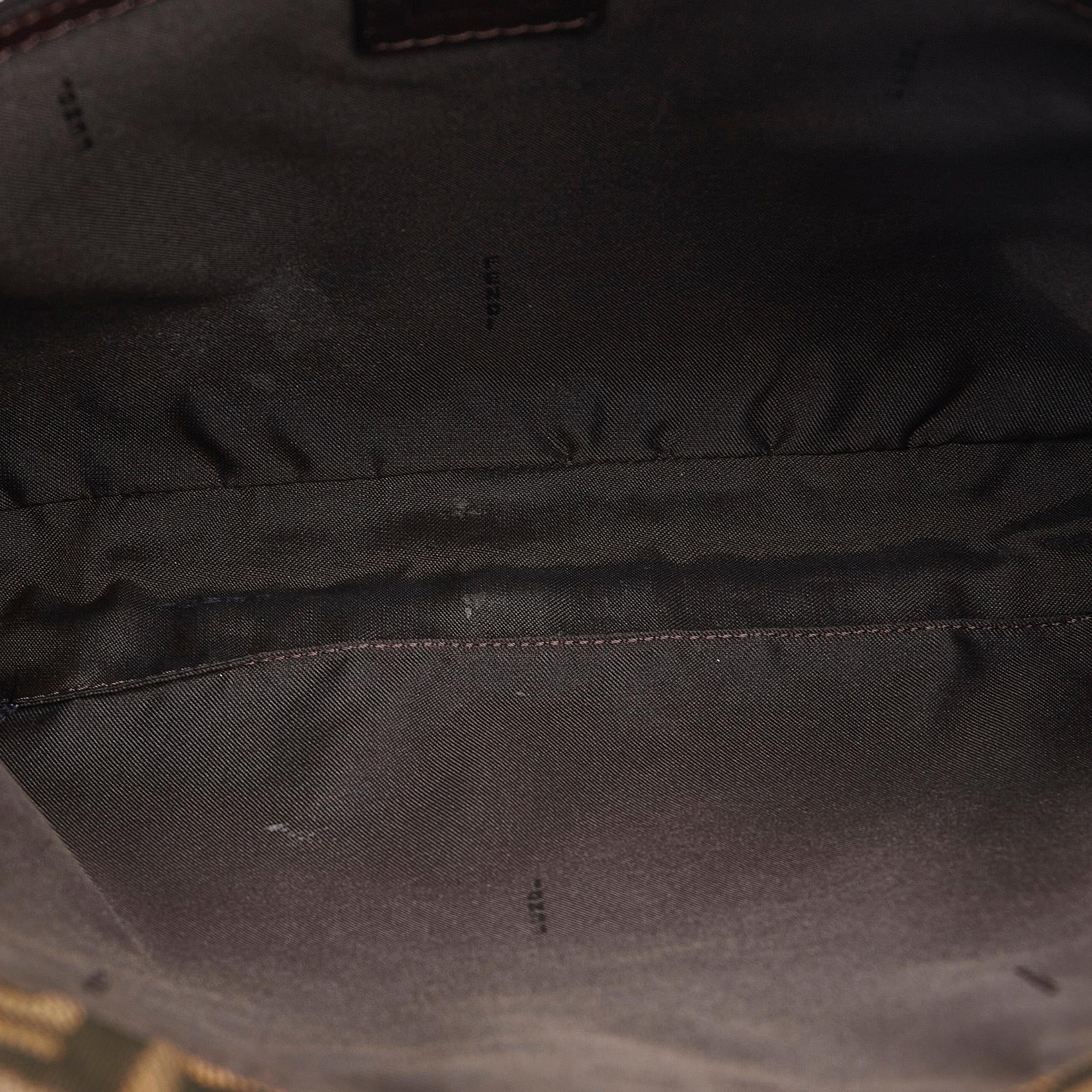 Fendi Zucca Shoulder Bag (SHG-Wr82UX)