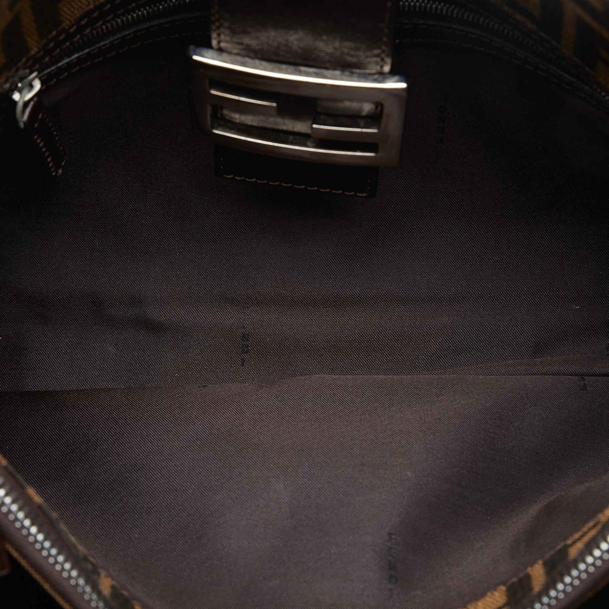 Fendi Zucca Shoulder Bag (SHG-2x11Rq)