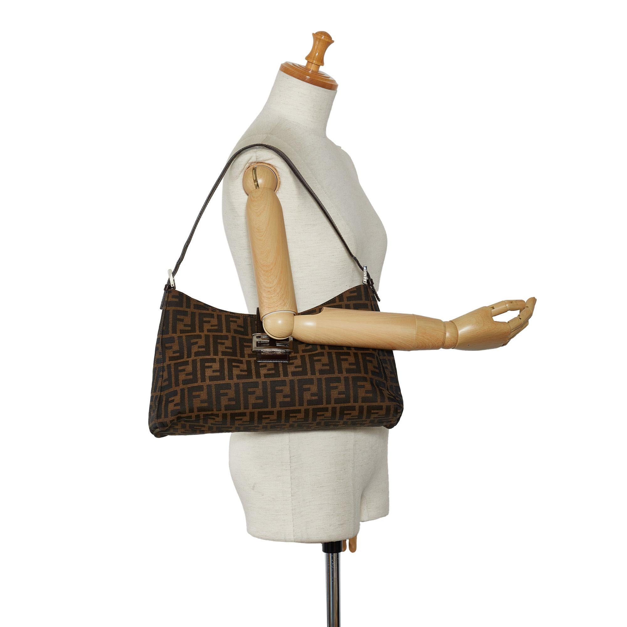 Fendi Zucca Shoulder Bag (SHG-2x11Rq)