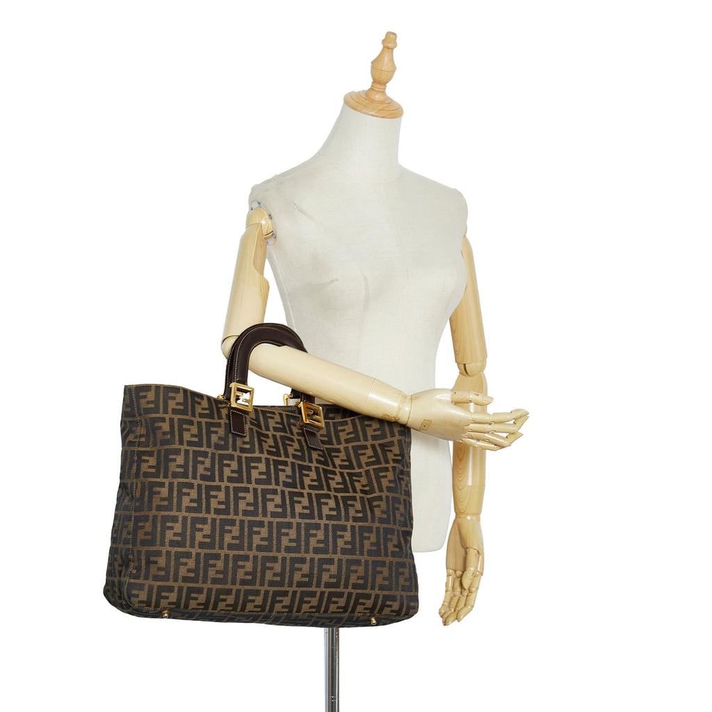 Fendi Zucca Tote Bag (SHG-YvxvYG)