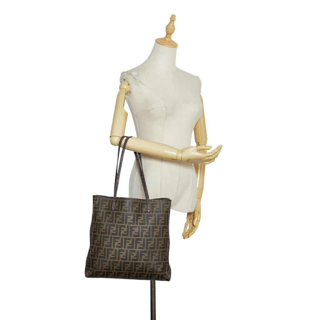 Fendi Zucca Tote (SHG-QGtuRD)