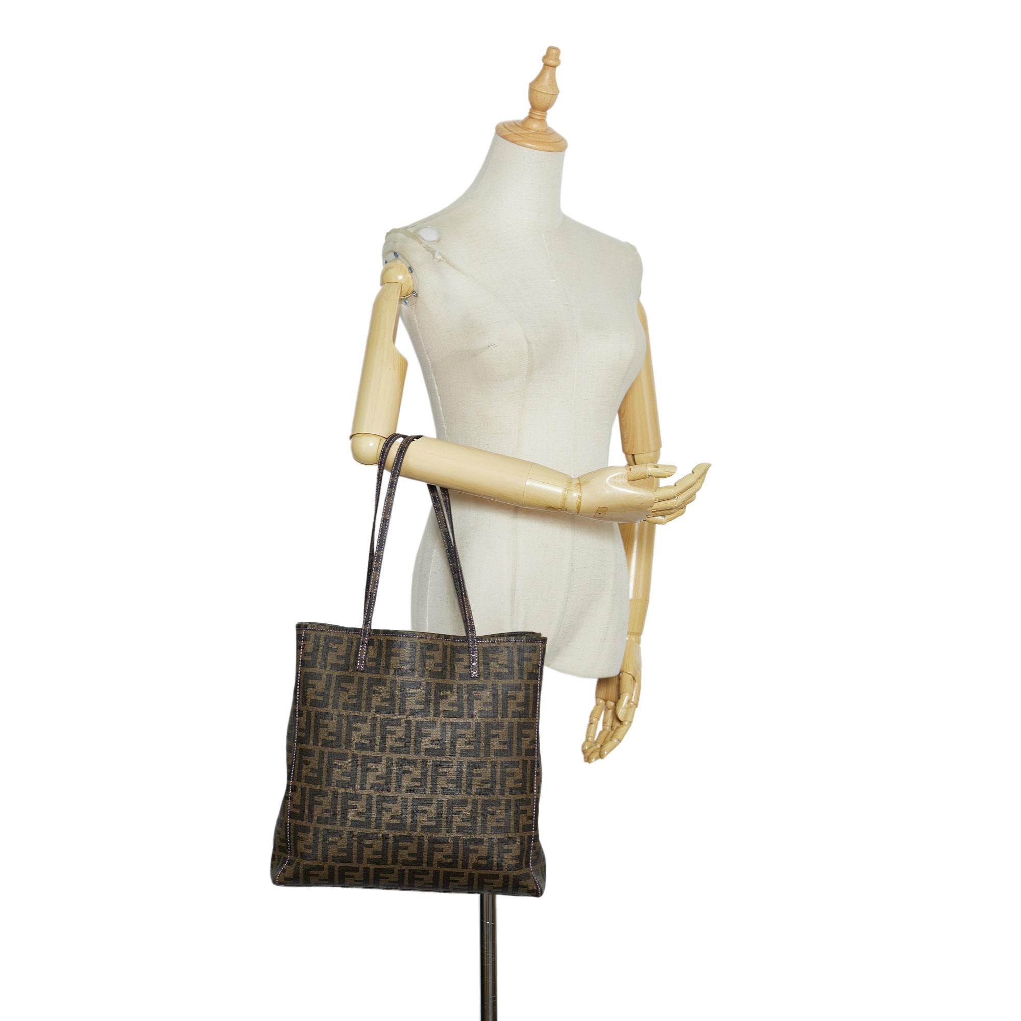 Fendi Zucca Tote (SHG-QGtuRD)
