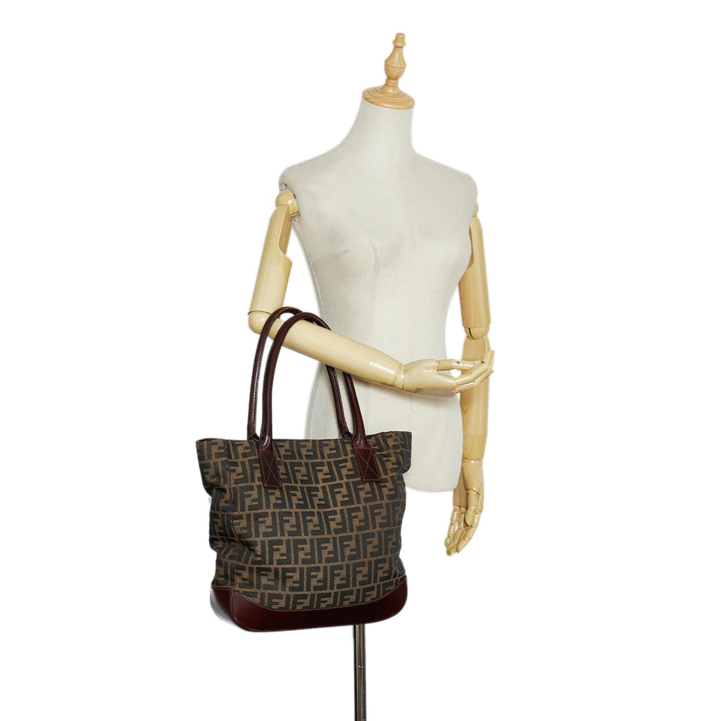 Fendi Zucca Tote (SHG-EXy5Rn)