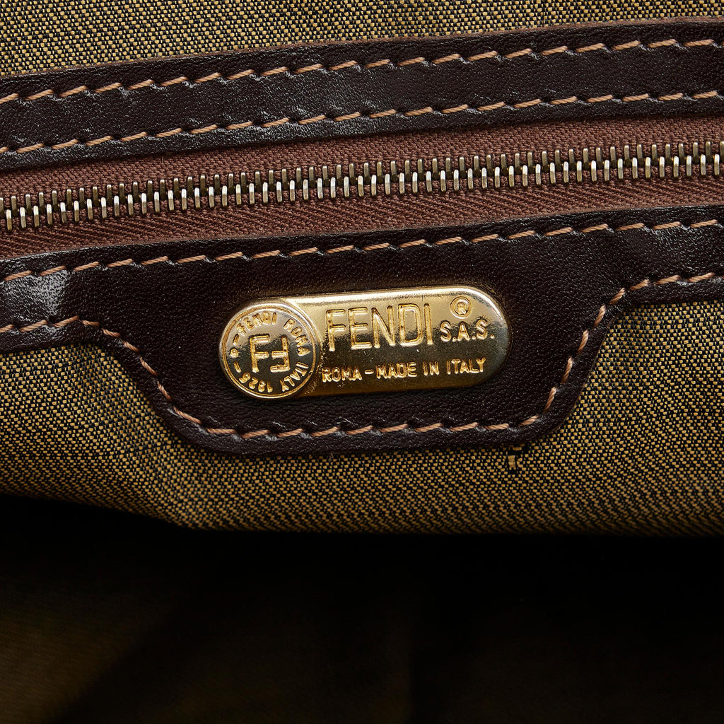 Fendi Zucca Tote (SHG-Lxgs4G)