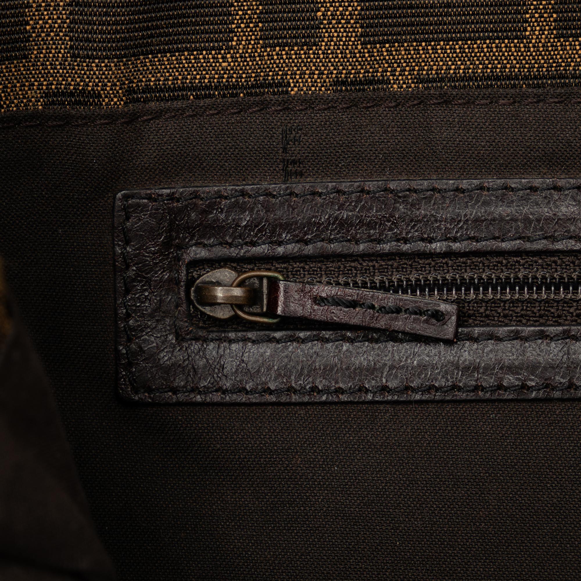 Fendi Zucca Tote (SHG-ZrgQqt)