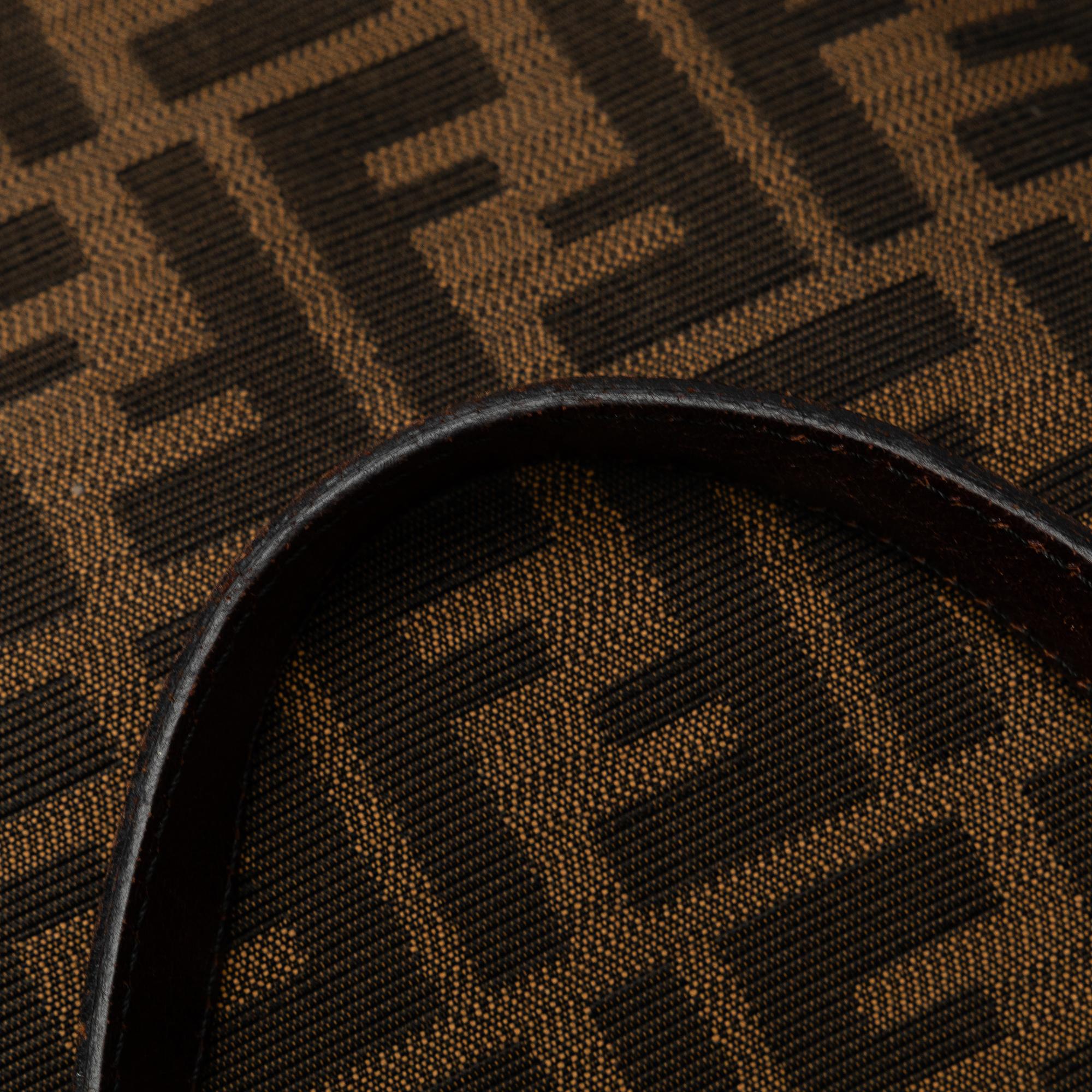 Fendi Zucca Tote (SHG-ZrgQqt)
