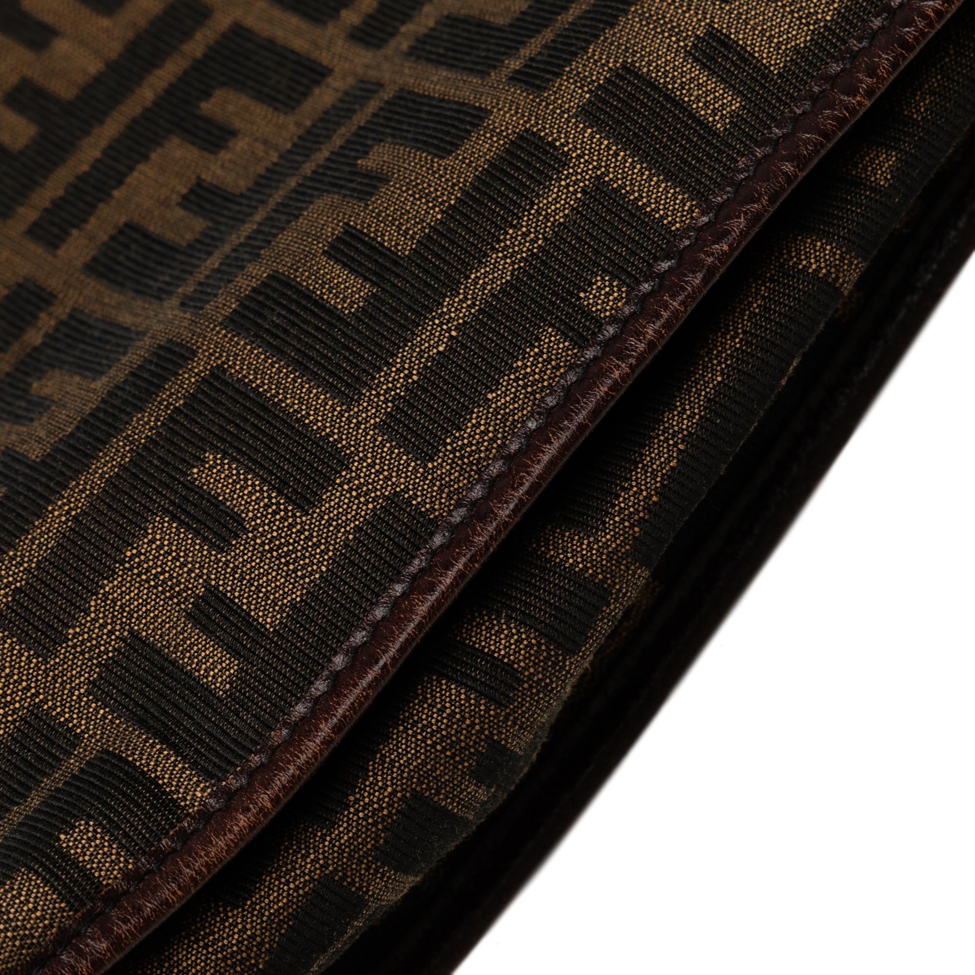 Fendi Zucca Tote (SHG-ZrgQqt)