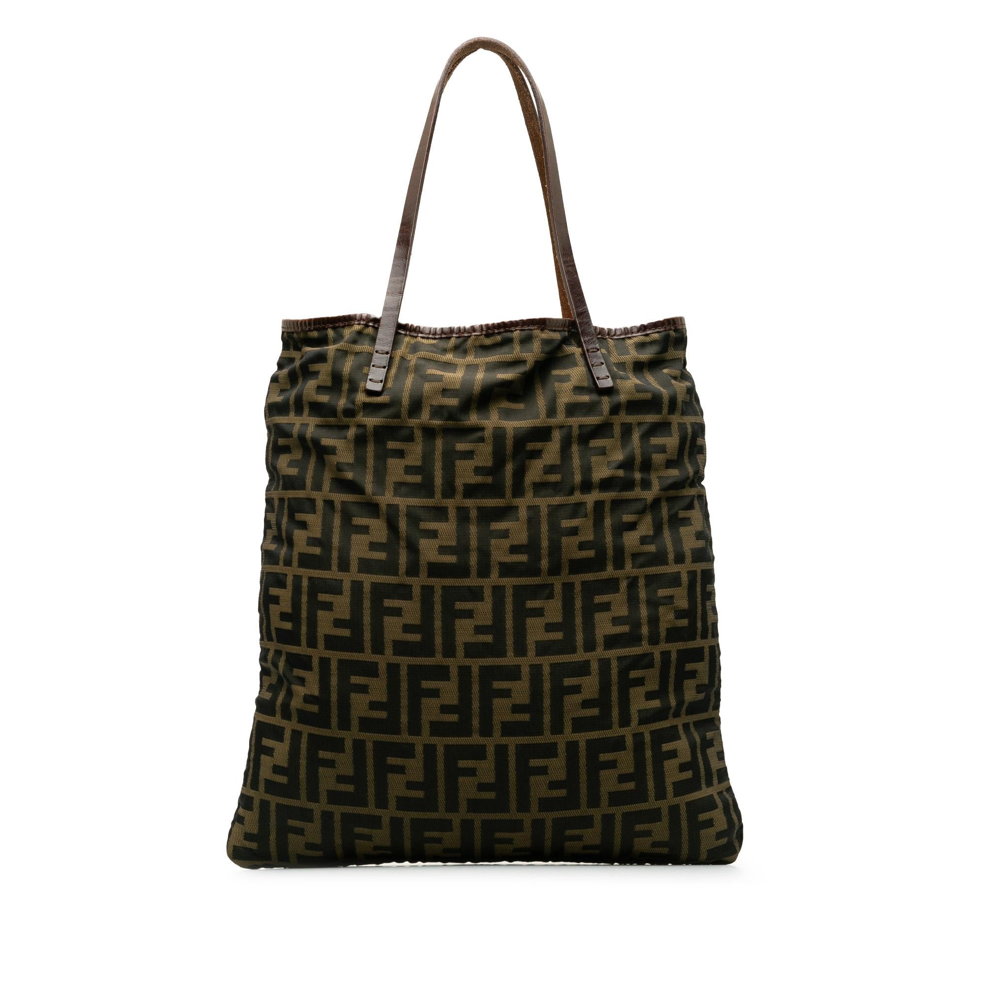 Fendi Zucca Vertical Tote (SHG-vPGOy2)