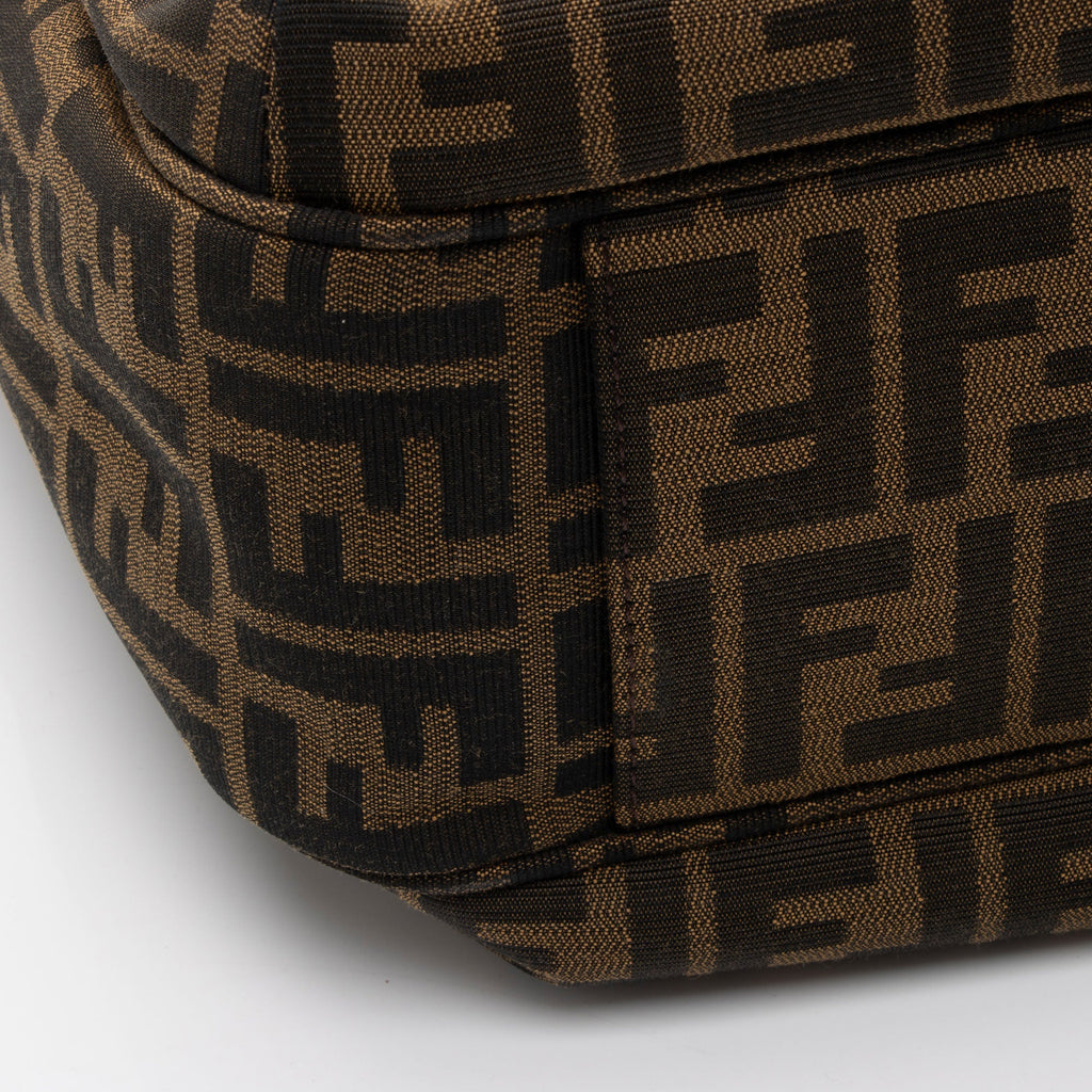 Fendi Zucca Vitello Artic Shopping Tote (SHF-h2JnoL)