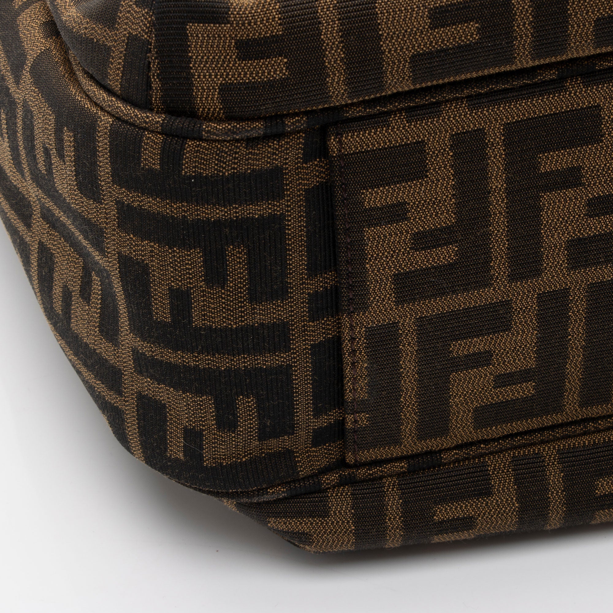 Fendi Zucca Vitello Artic Shopping Tote (SHF-h2JnoL)