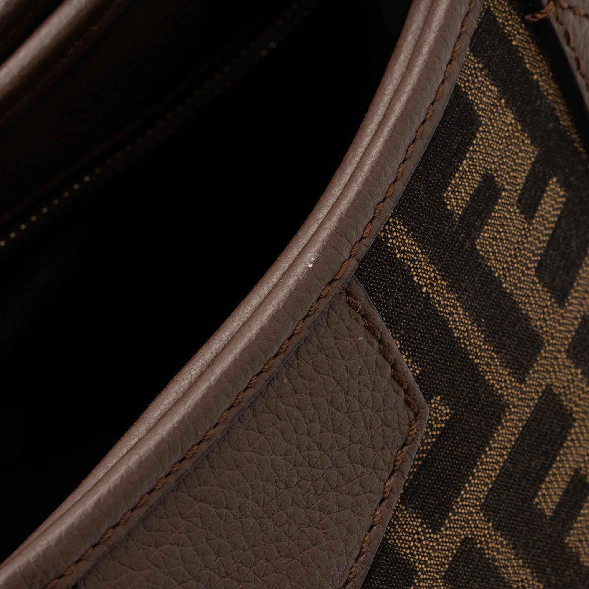 Fendi Zucca Vitello Artic Shopping Tote (SHF-h2JnoL)