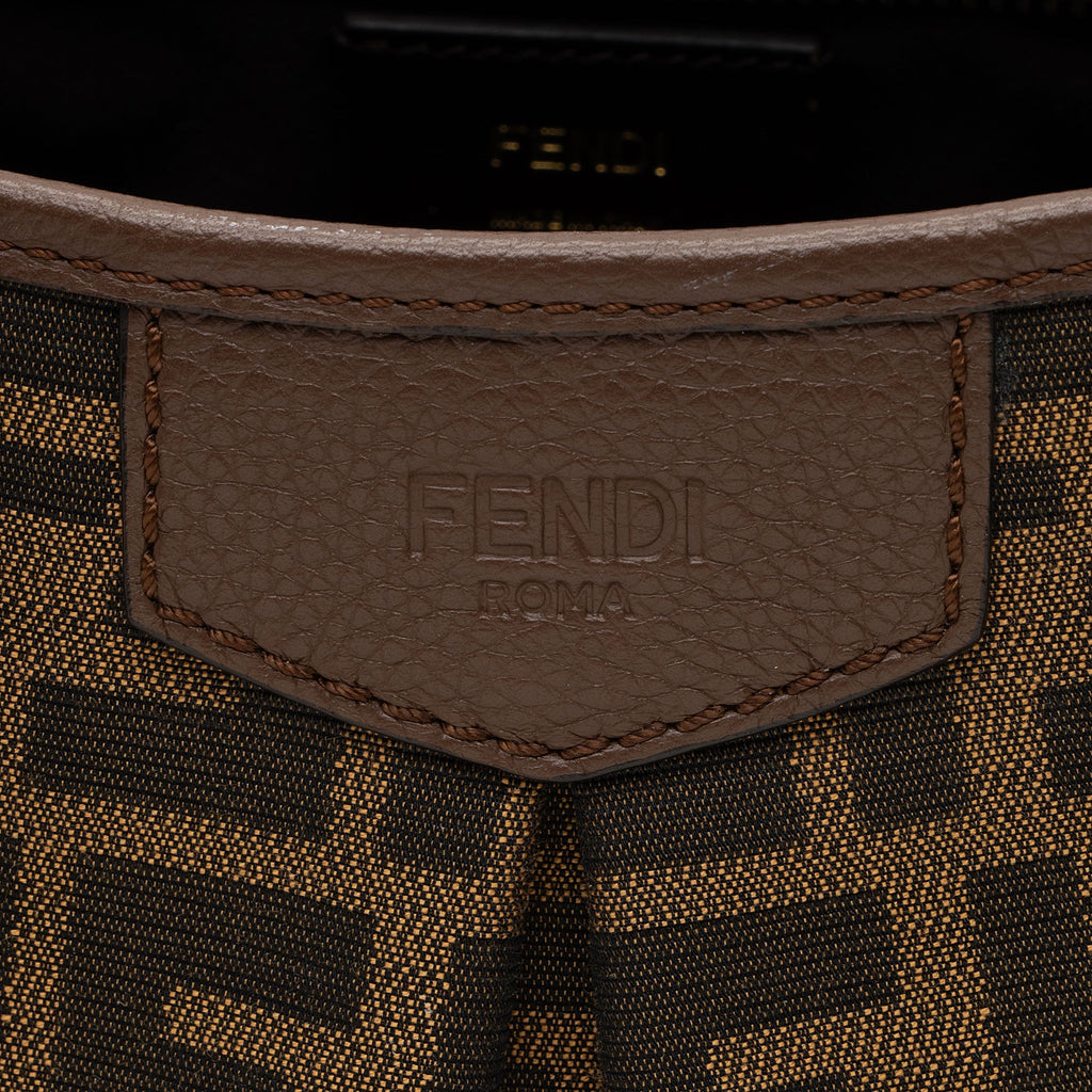 Fendi Zucca Vitello Artic Shopping Tote (SHF-h2JnoL)