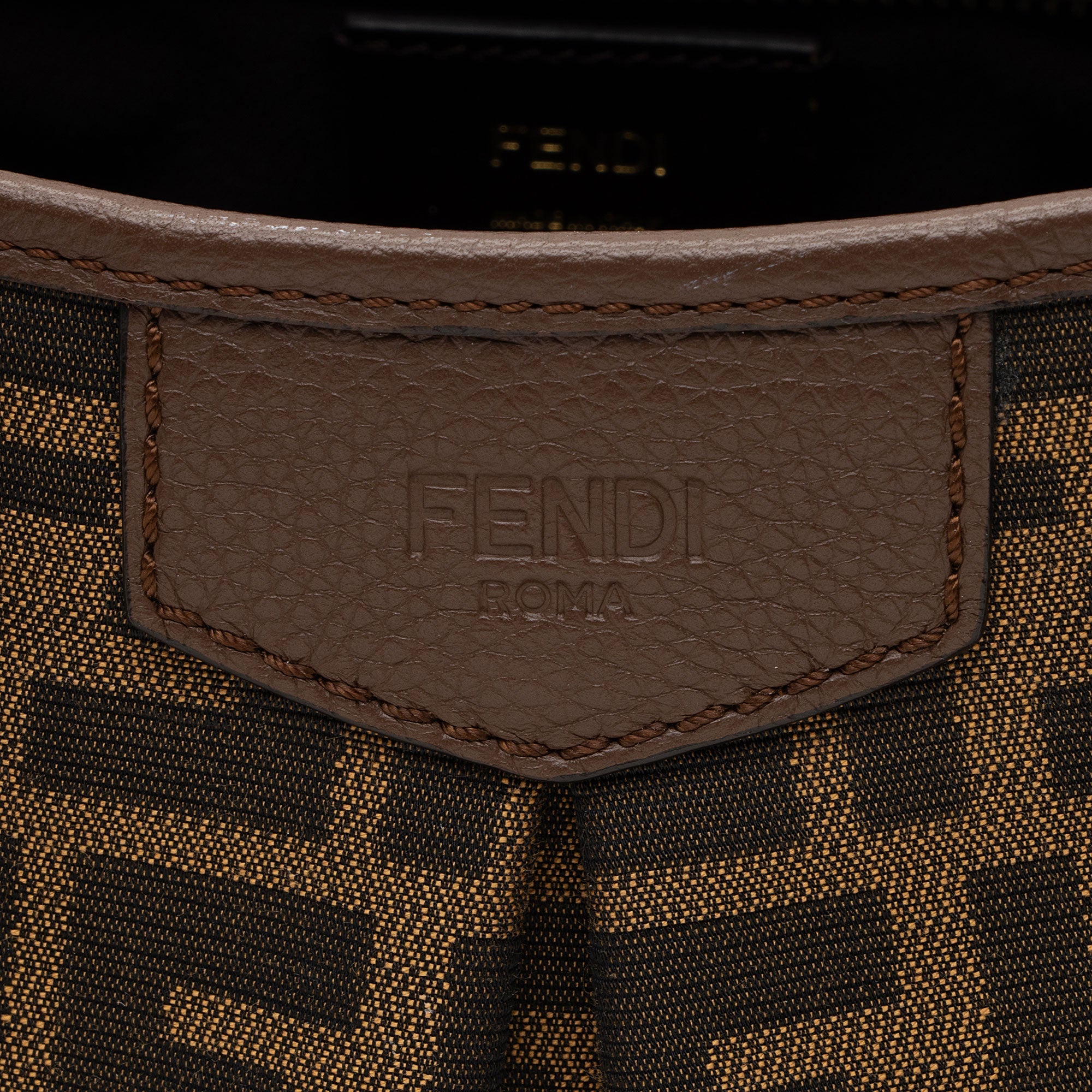 Fendi Zucca Vitello Artic Shopping Tote (SHF-h2JnoL)