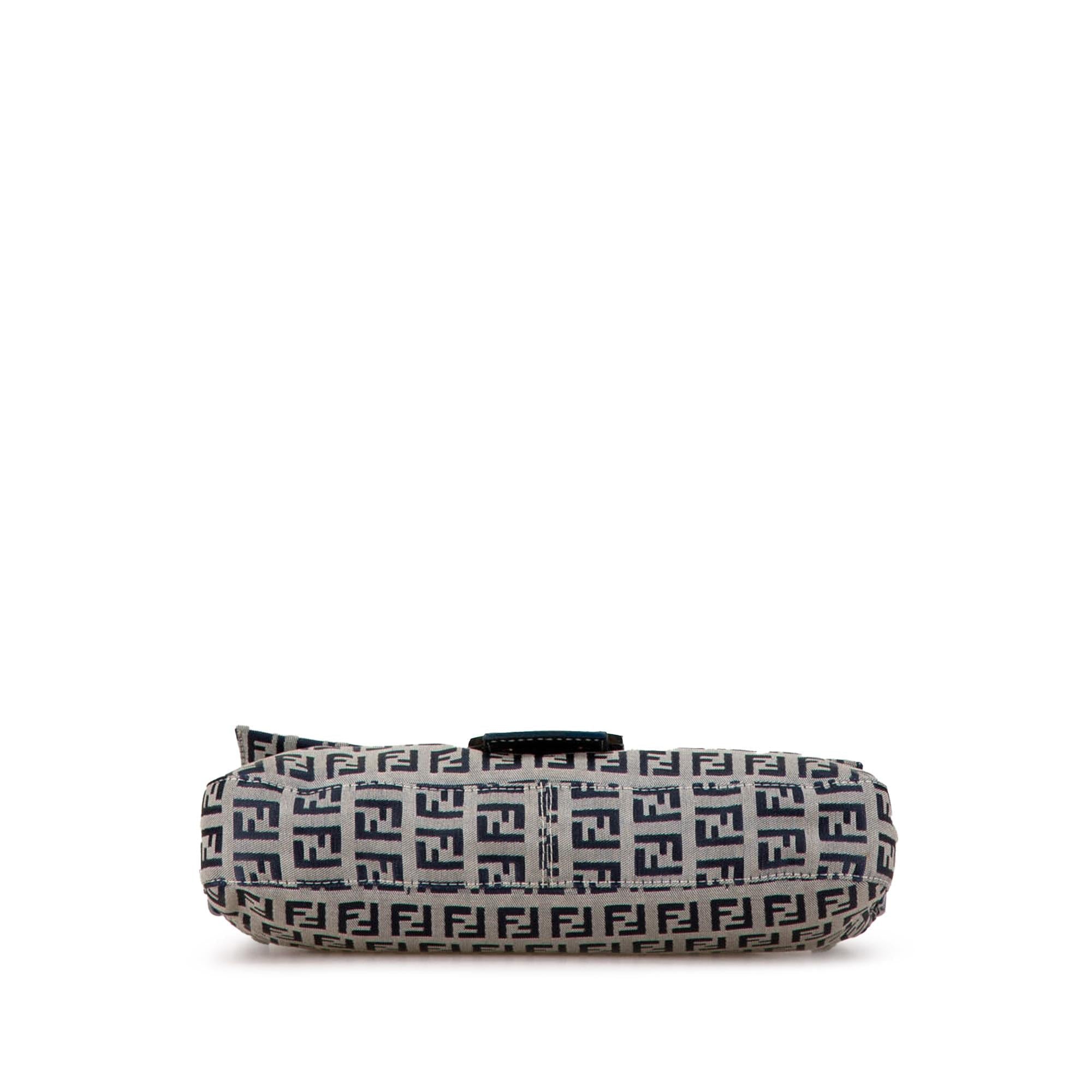 Fendi Zucchino Canvas Baguette (SHG-tkcgJi)