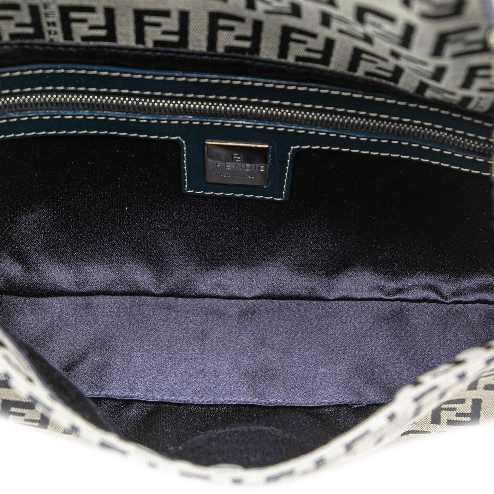 Fendi Zucchino Canvas Baguette (SHG-tkcgJi)