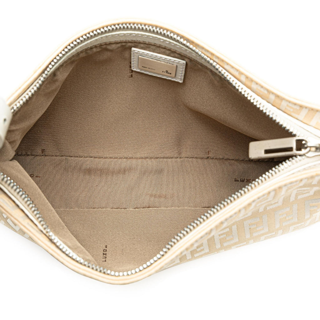 Fendi Zucchino Canvas Pochette (SHG-KkyfBX)