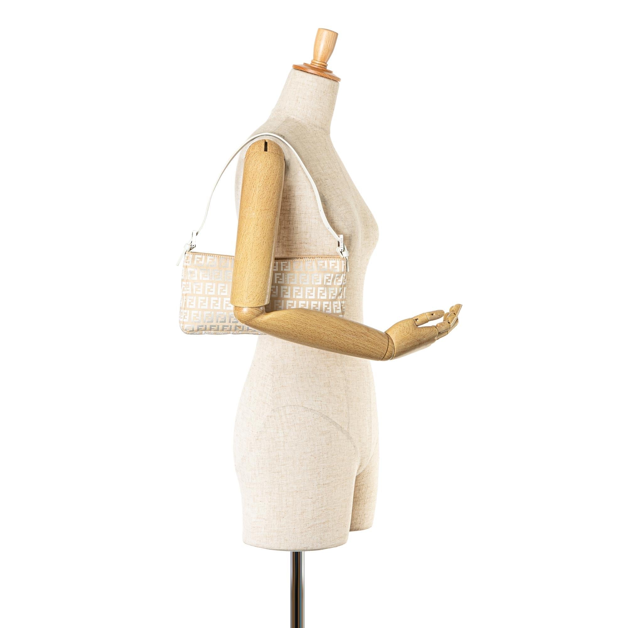 Fendi Zucchino Canvas Pochette (SHG-KkyfBX)