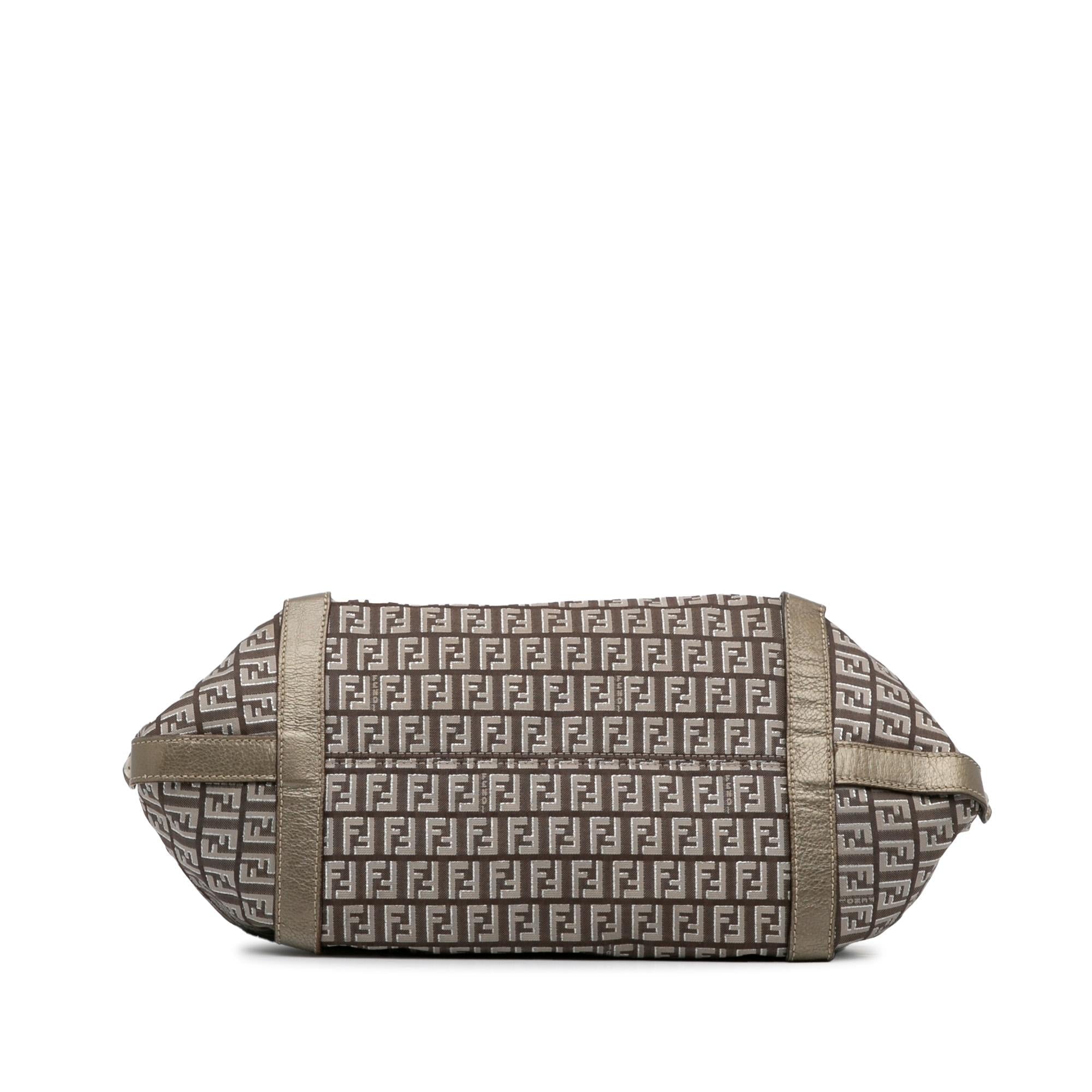 Fendi Zucchino Canvas Shoulder Bag (SHG-cQlAHb)